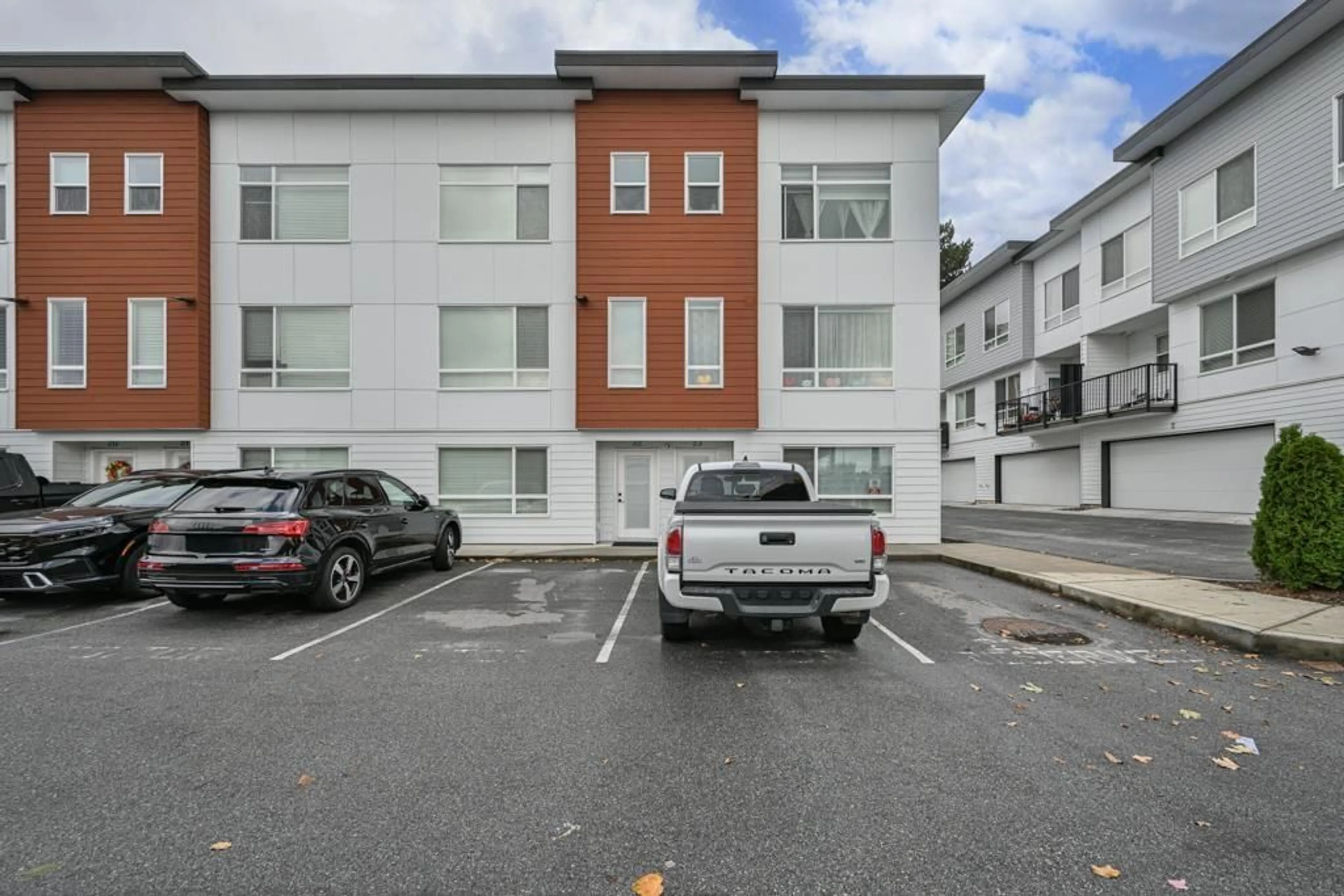 Parking for 23 - 27640 LANTERN, Abbotsford British Columbia V4X0C3