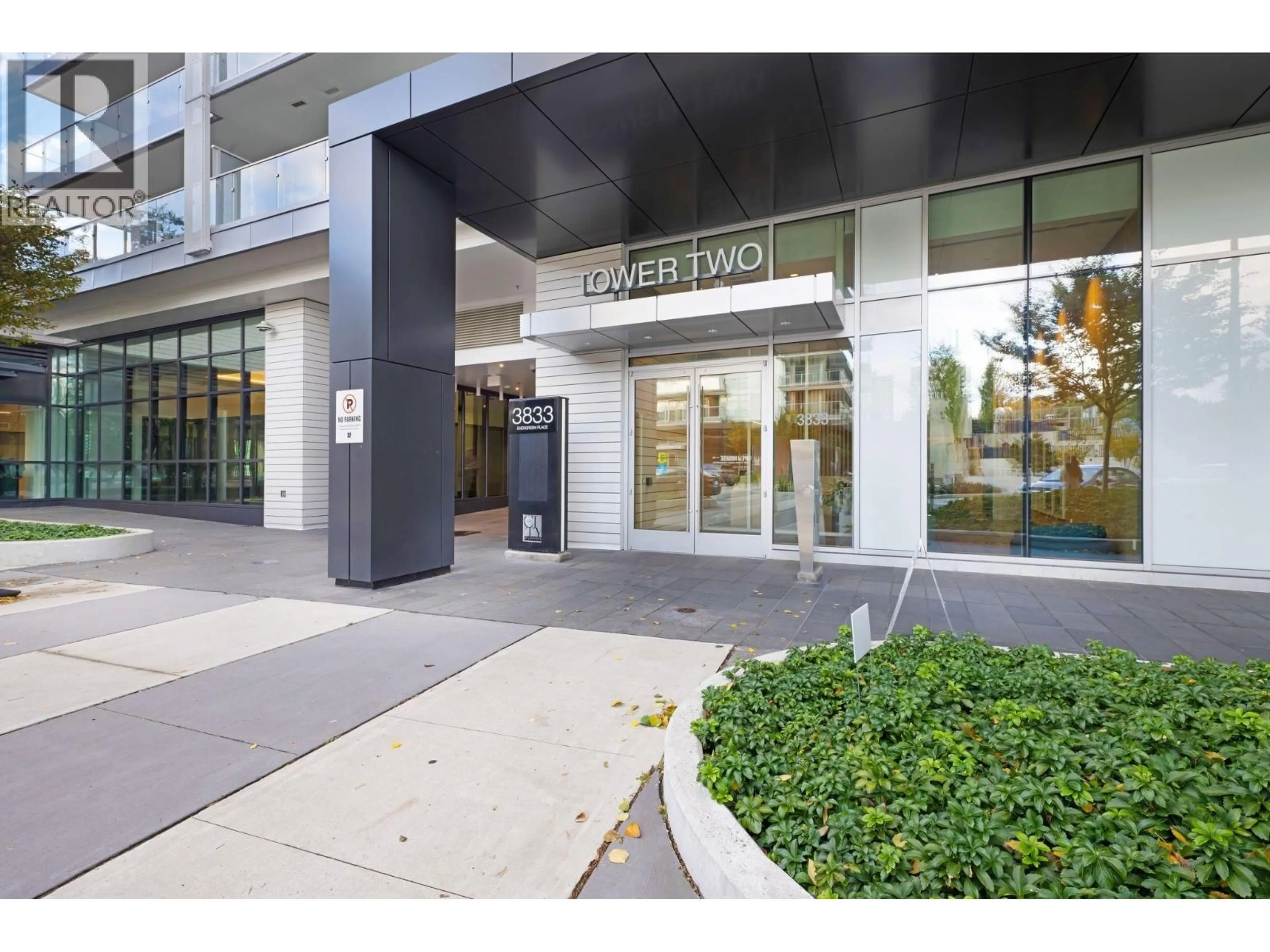 Indoor foyer for 309 - 3833 EVERGREEN PLACE, Burnaby British Columbia V3J0M2