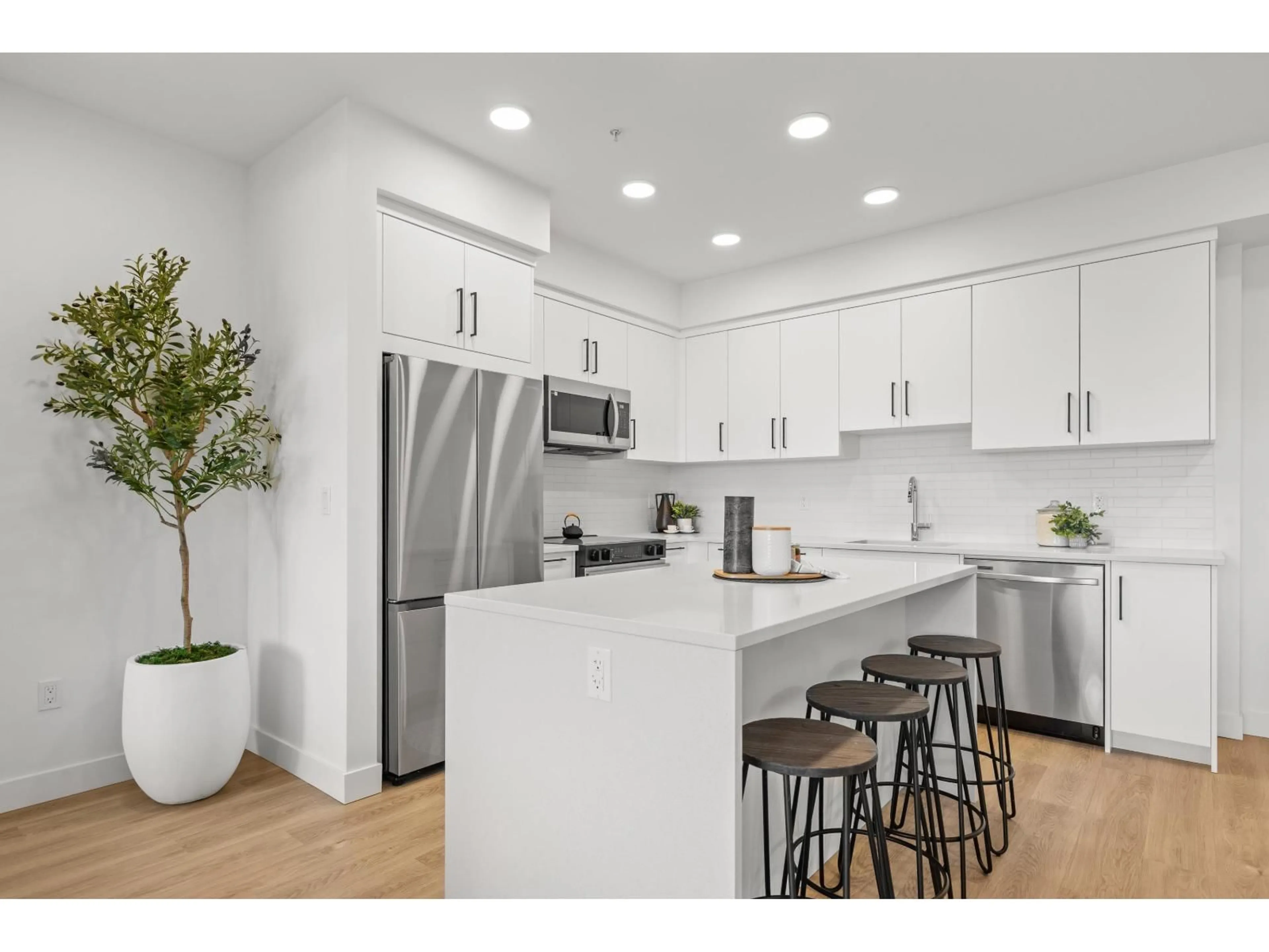 Open concept kitchen, unknown for 505 - 33816 SOUTH FRASER, Abbotsford British Columbia V2S0P2