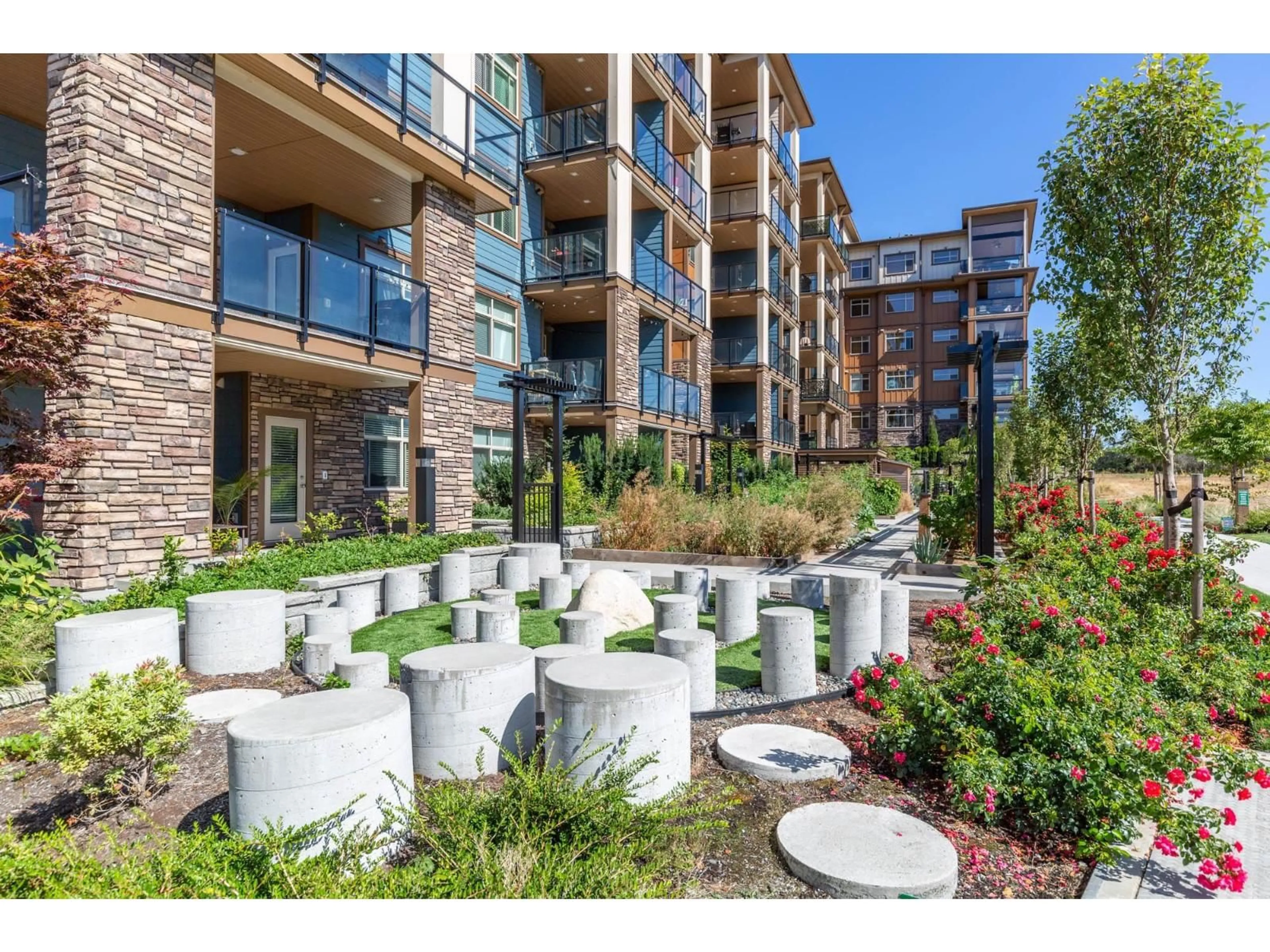 Patio, street for 617 - 20673 78, Langley British Columbia V2Y3K1