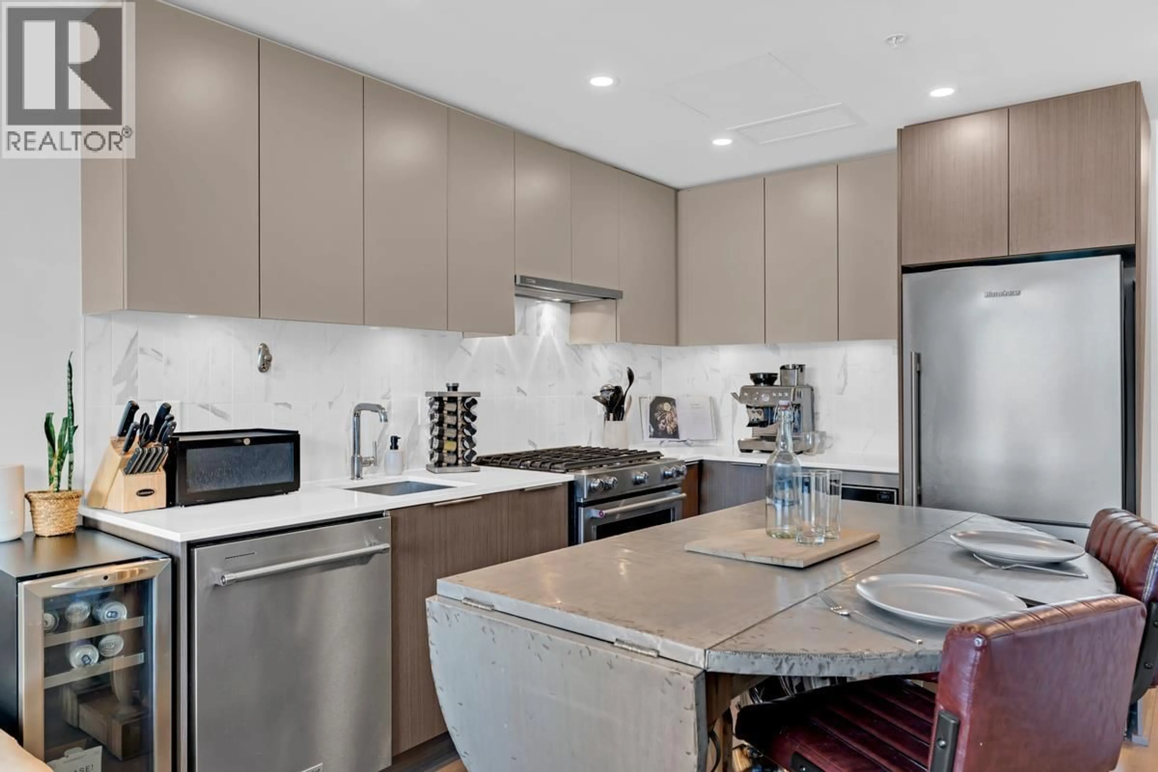 Contemporary kitchen, ceramic/tile floor for 409 - 648 LEA AVENUE, Coquitlam British Columbia V3J0P1