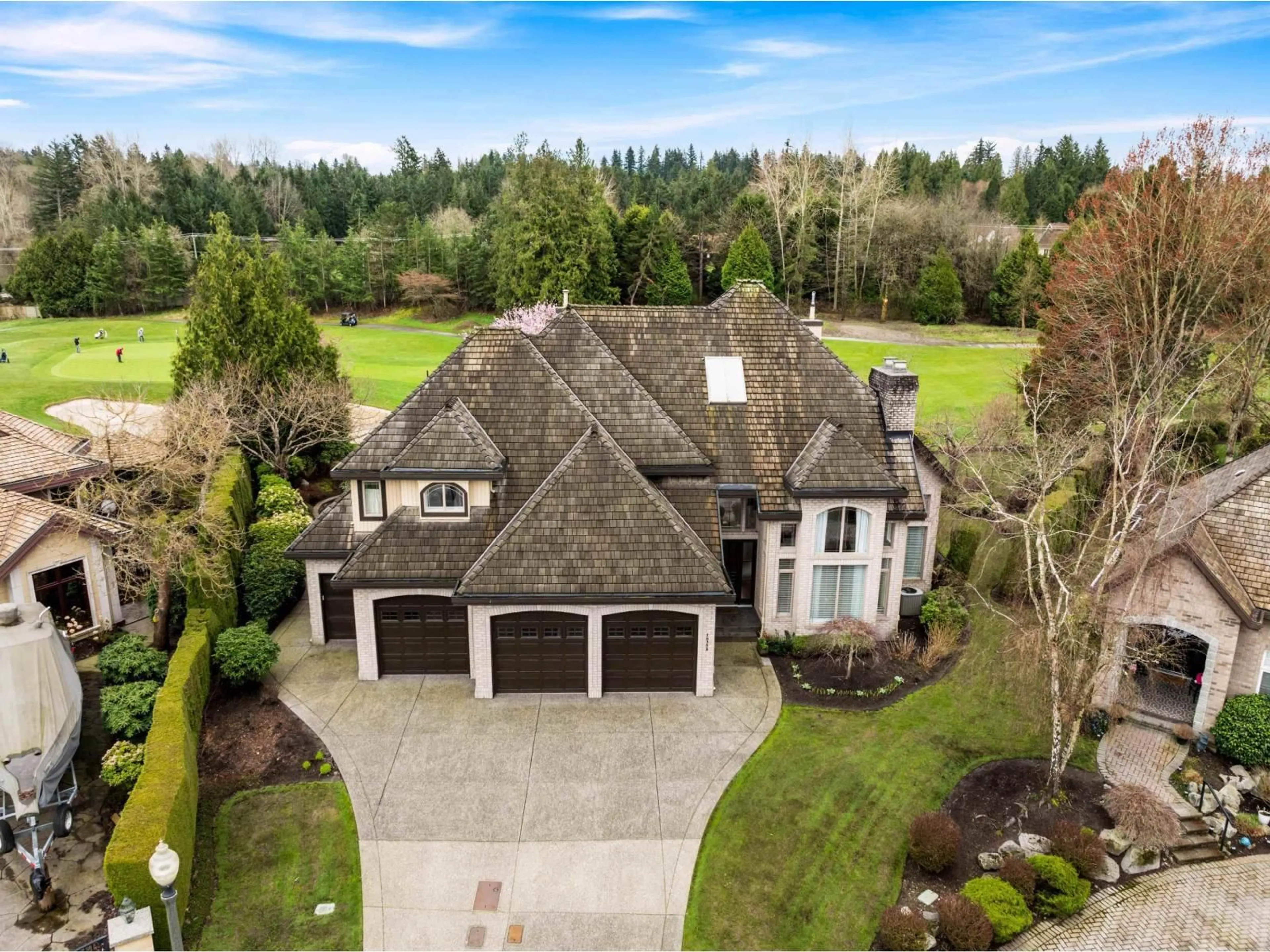 A pic from outside/outdoor area/front of a property/back of a property/a pic from drone, street for 16358 LINCOLN WOODS, Surrey British Columbia V3Z0J8