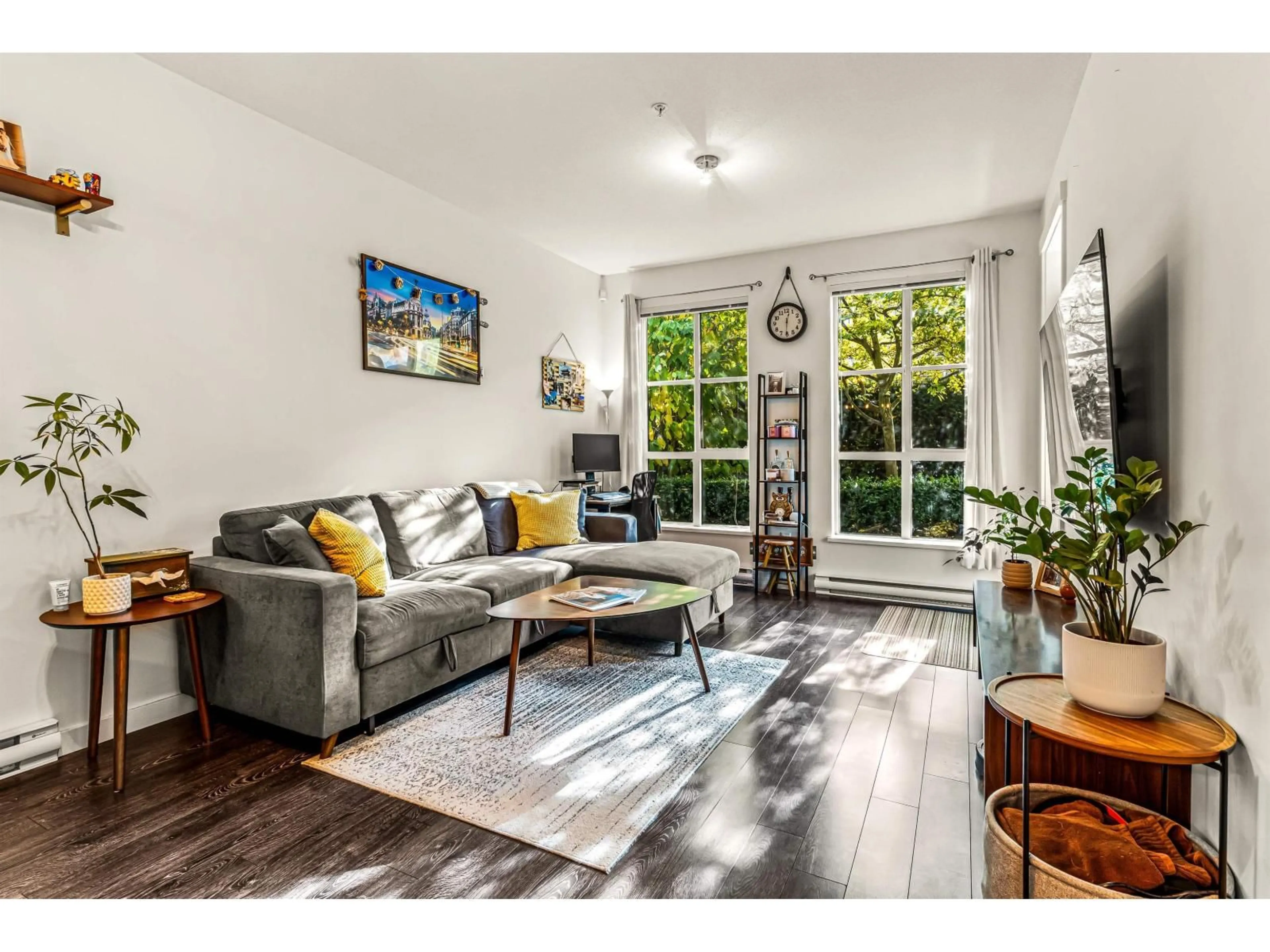 Living room with furniture, wood/laminate floor for 119 - 15137 33, Surrey British Columbia V3Z0Y1