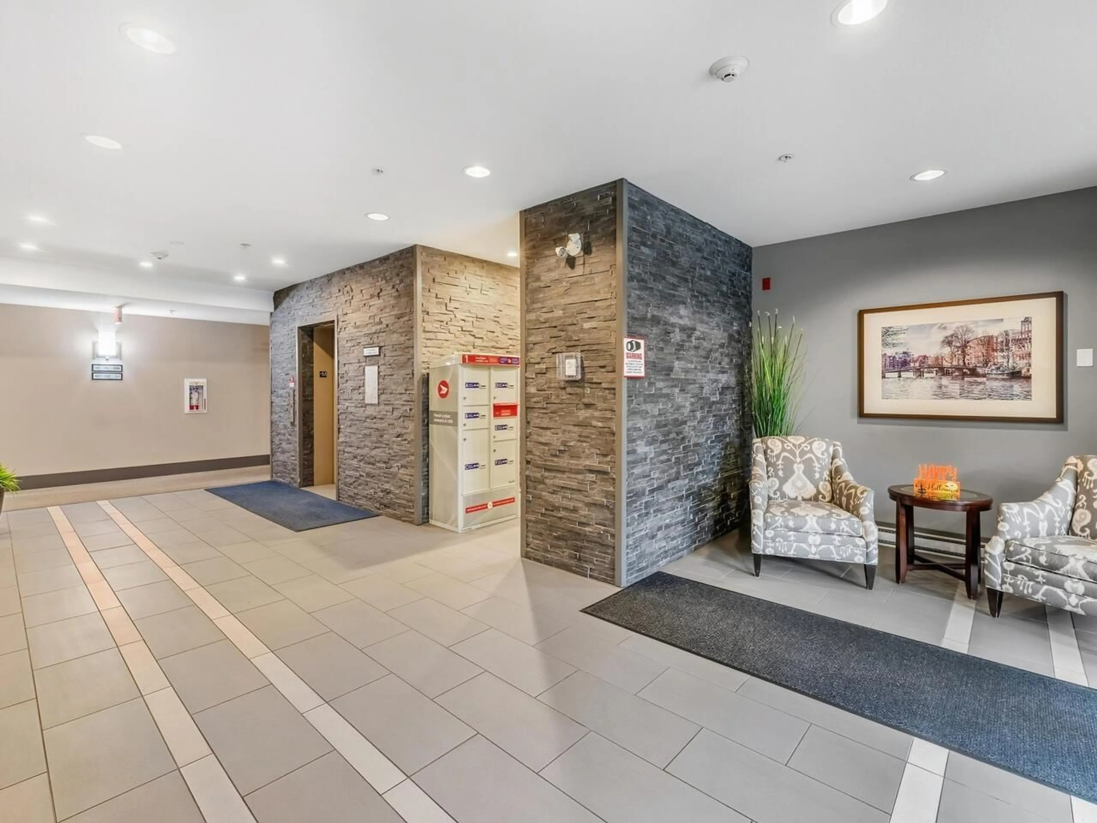 Indoor foyer for 206 - 20062 FRASER HIGHWAY, Langley British Columbia V3A0E6