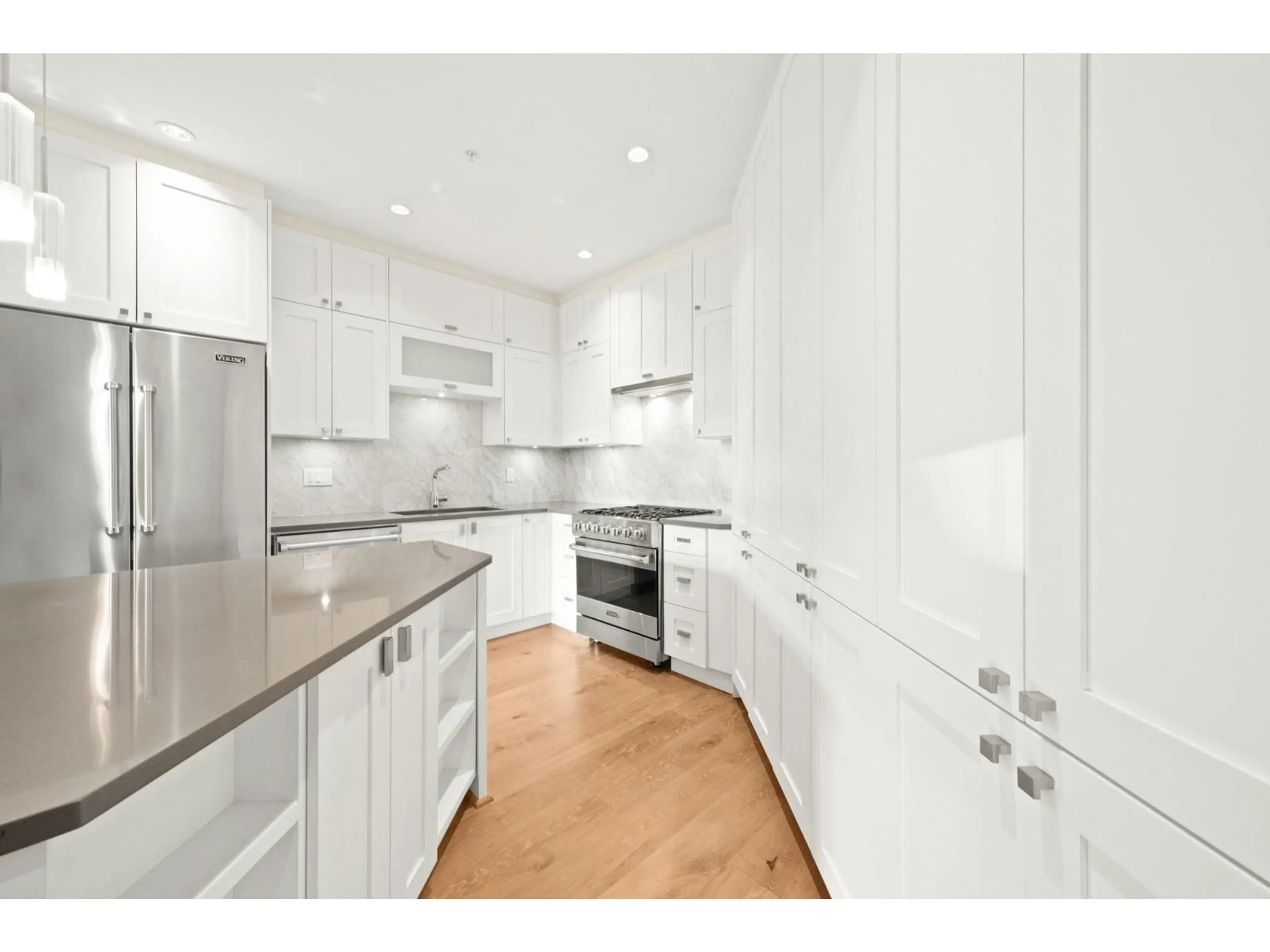 Open concept kitchen, unknown for 213 - 14855 THRIFT, White Rock British Columbia V4B2J6