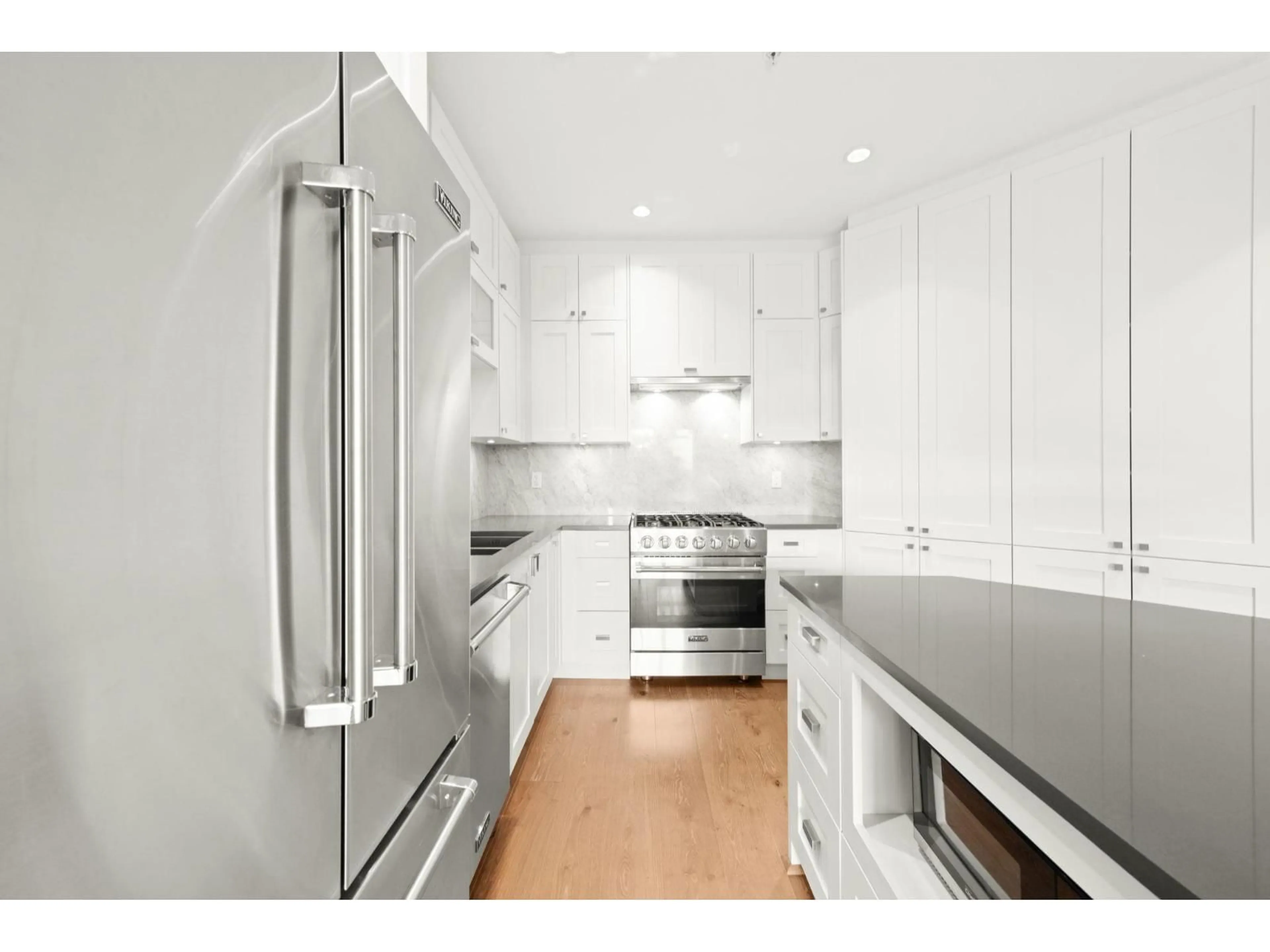 Standard kitchen, unknown for 213 - 14855 THRIFT, White Rock British Columbia V4B2J6