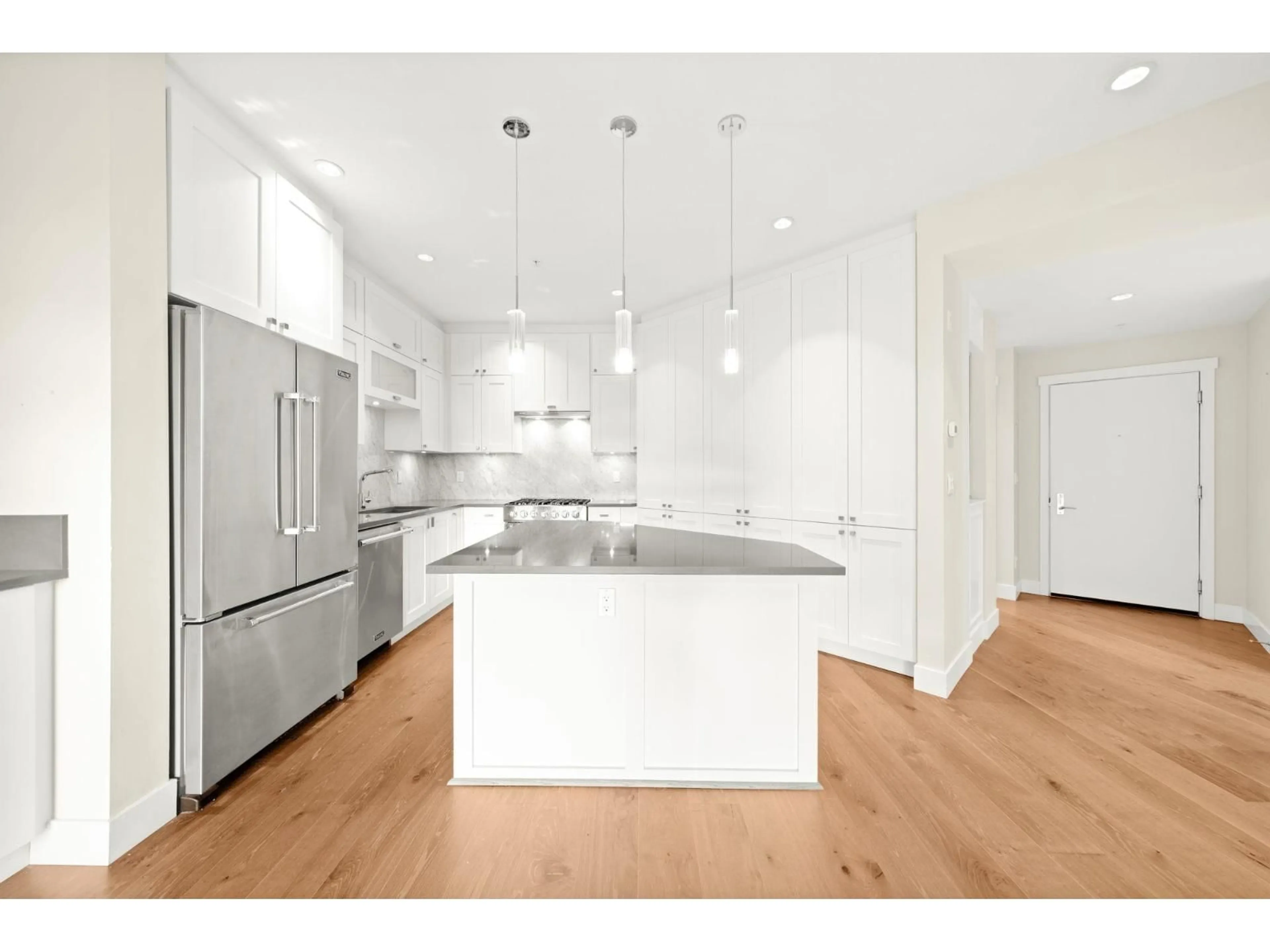 Open concept kitchen, unknown for 213 - 14855 THRIFT, White Rock British Columbia V4B2J6