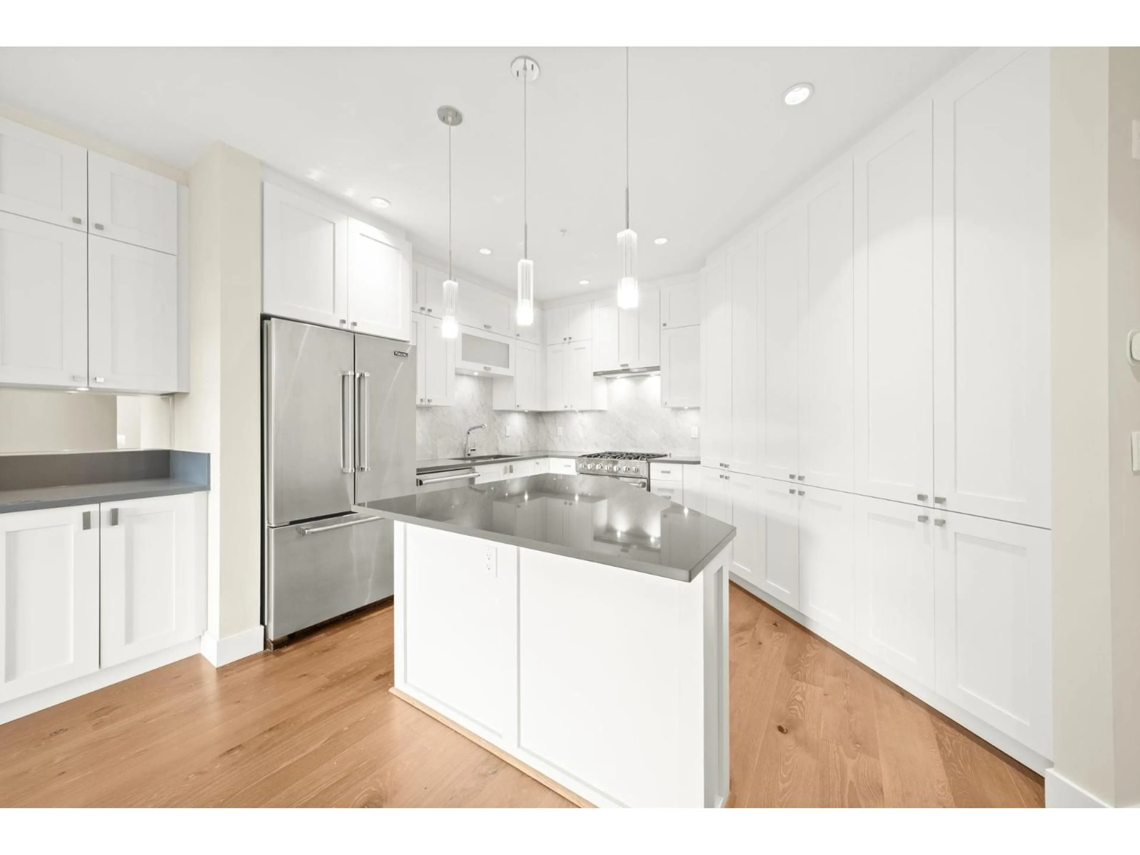 Open concept kitchen, unknown for 213 - 14855 THRIFT, White Rock British Columbia V4B2J6