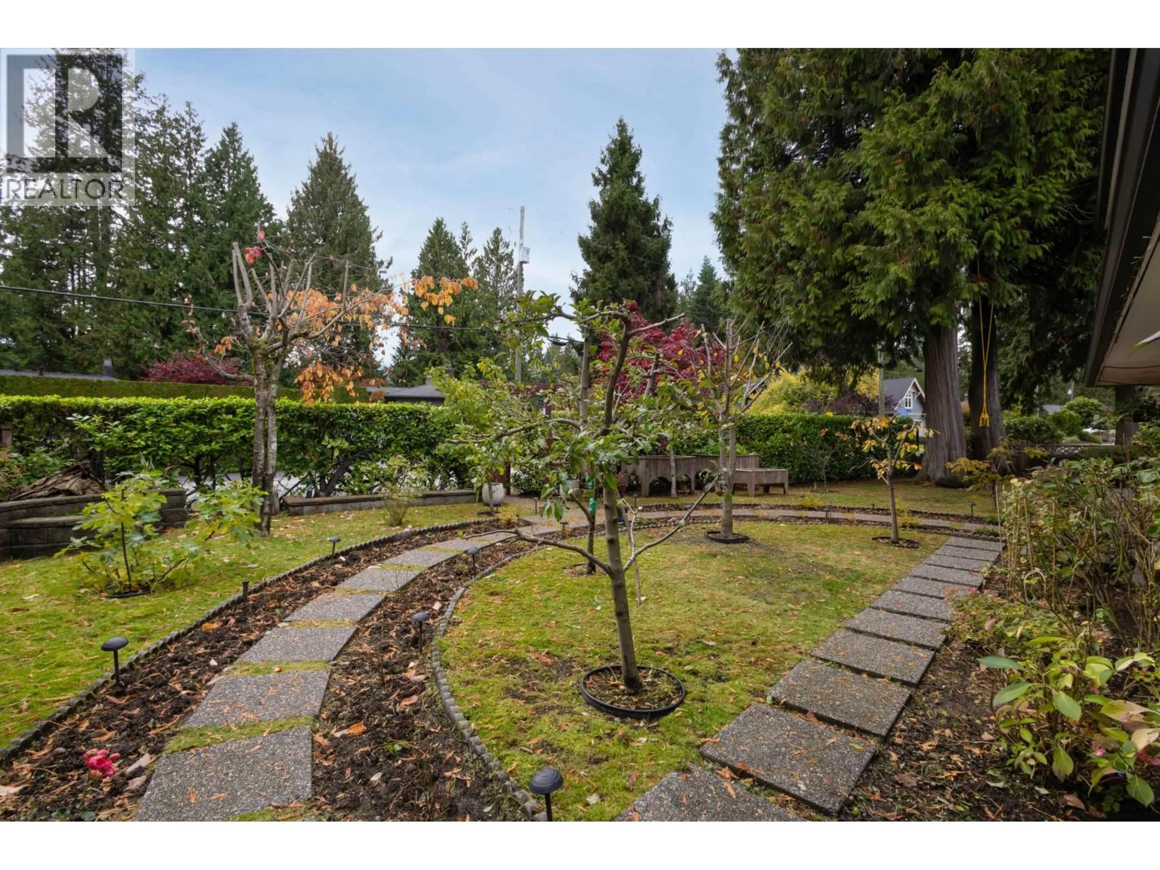 A pic from outside/outdoor area/front of a property/back of a property/a pic from drone, unknown for 3440 BLUEBONNET ROAD, North Vancouver British Columbia V7R4C8
