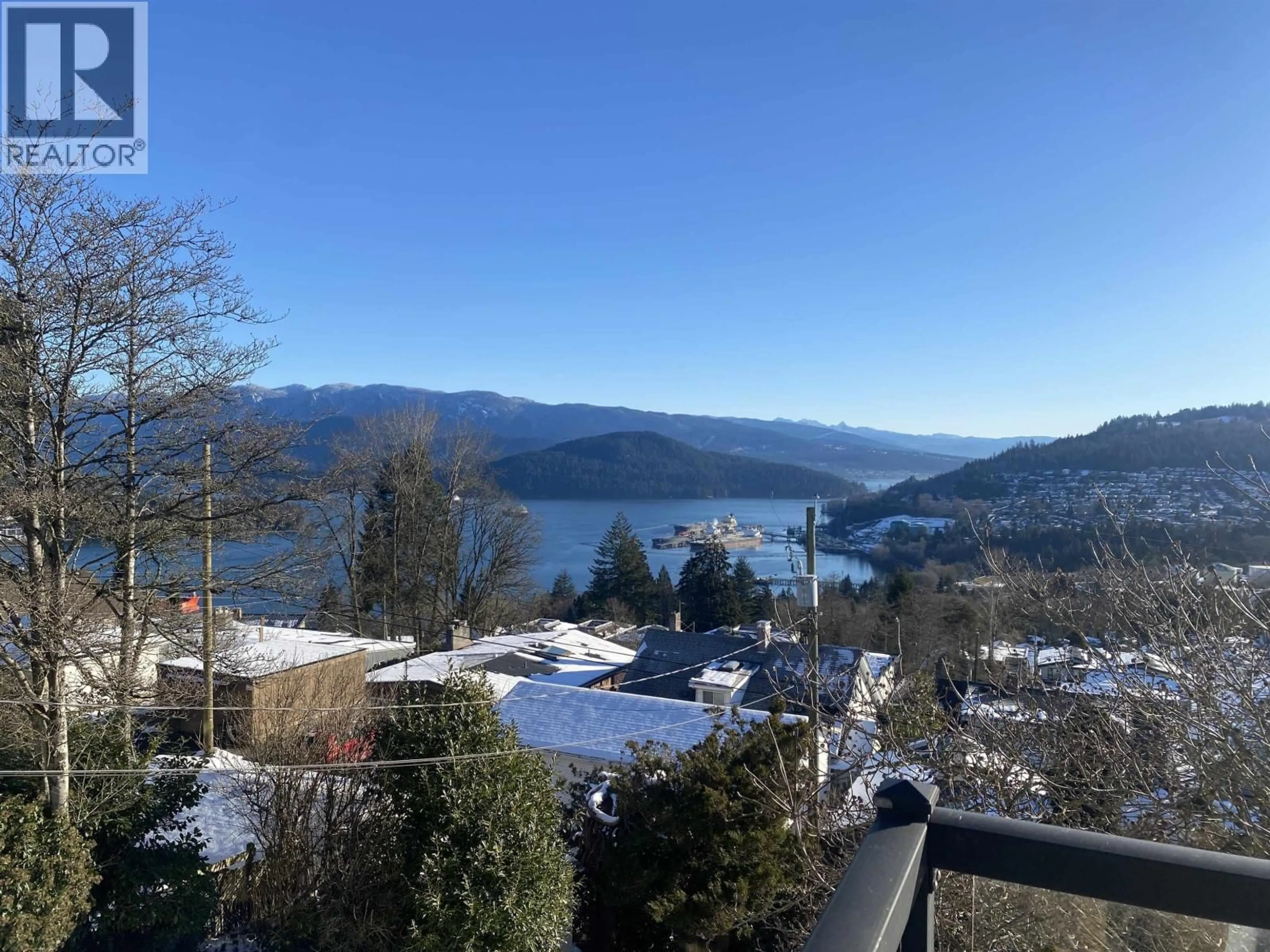 A pic from outside/outdoor area/front of a property/back of a property/a pic from drone, water/lake/river/ocean view for 190 ELLESMERE AVENUE, Burnaby British Columbia V5B1J8