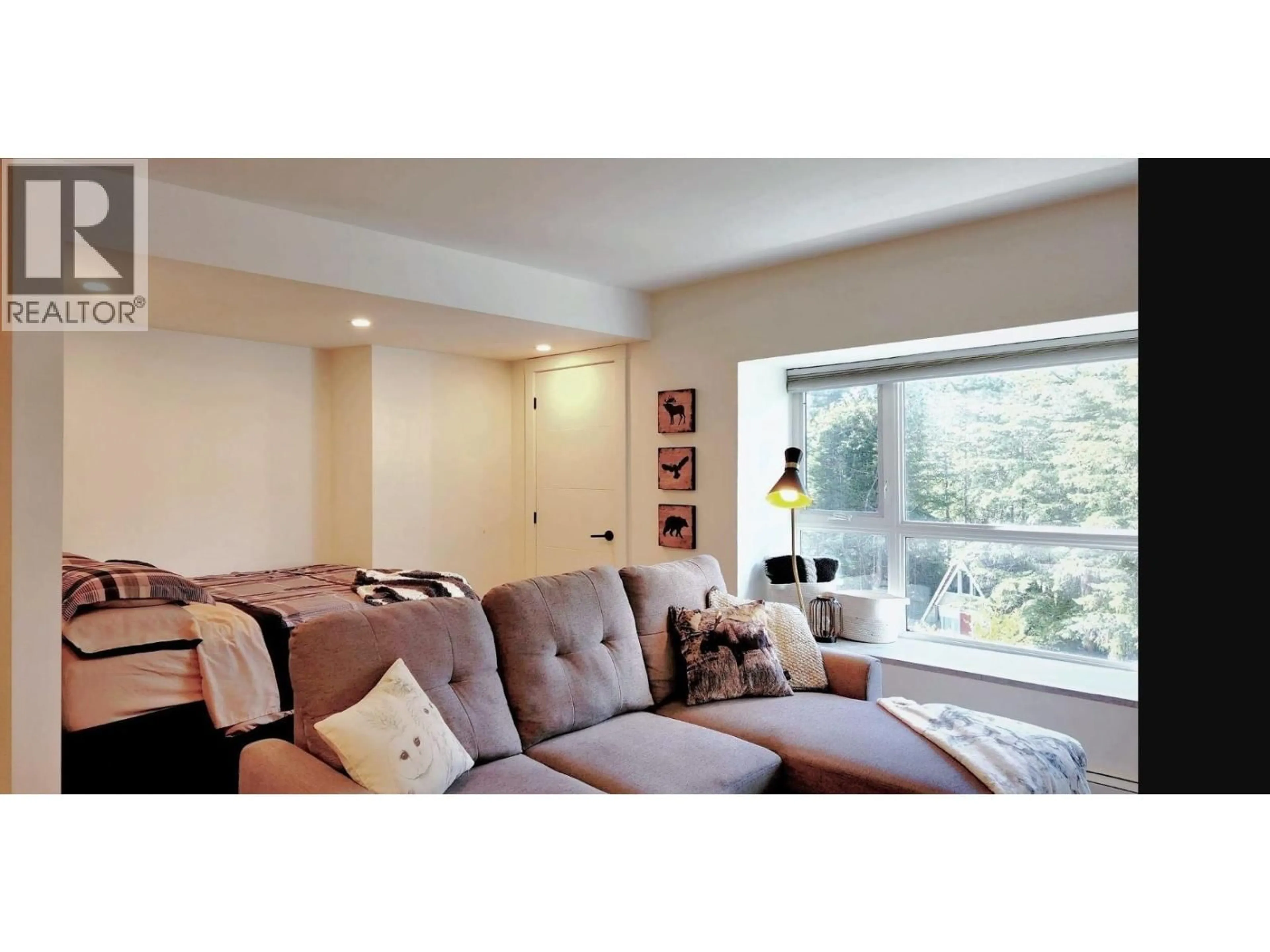 Living room with furniture, wood/laminate floor for 207 - 2111 WHISTLER ROAD, Whistler British Columbia V0N1B2