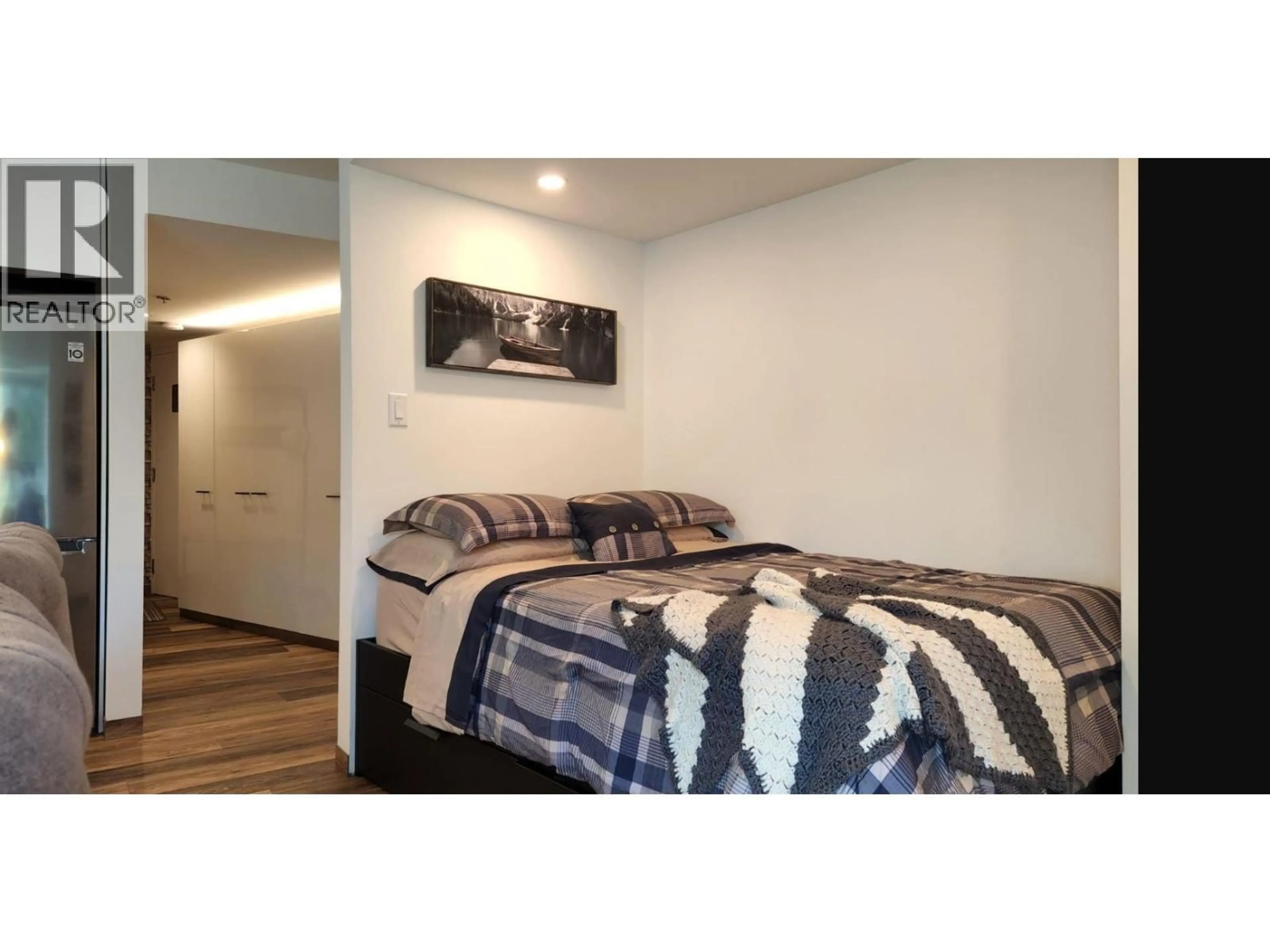 Bedroom with bed, wood/laminate floor for 207 - 2111 WHISTLER ROAD, Whistler British Columbia V0N1B2