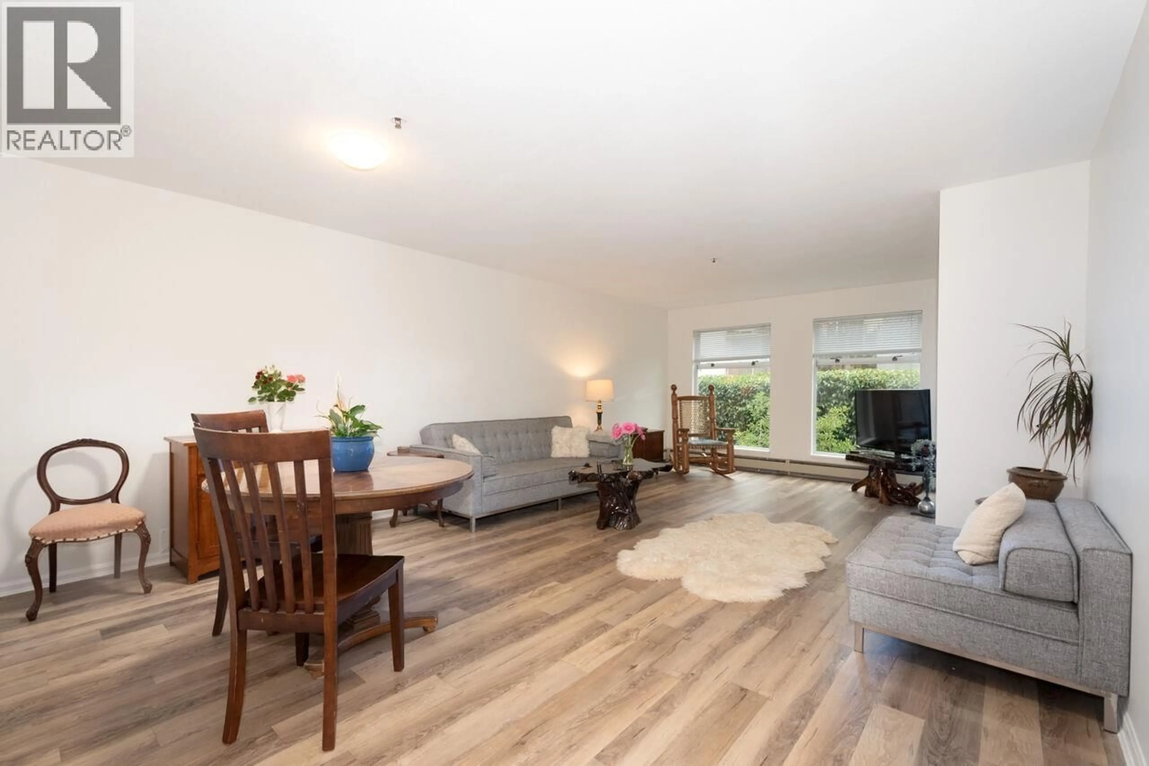 Living room with furniture, wood/laminate floor for 7 - 2110 MARINE DRIVE, West Vancouver British Columbia V7V1K3