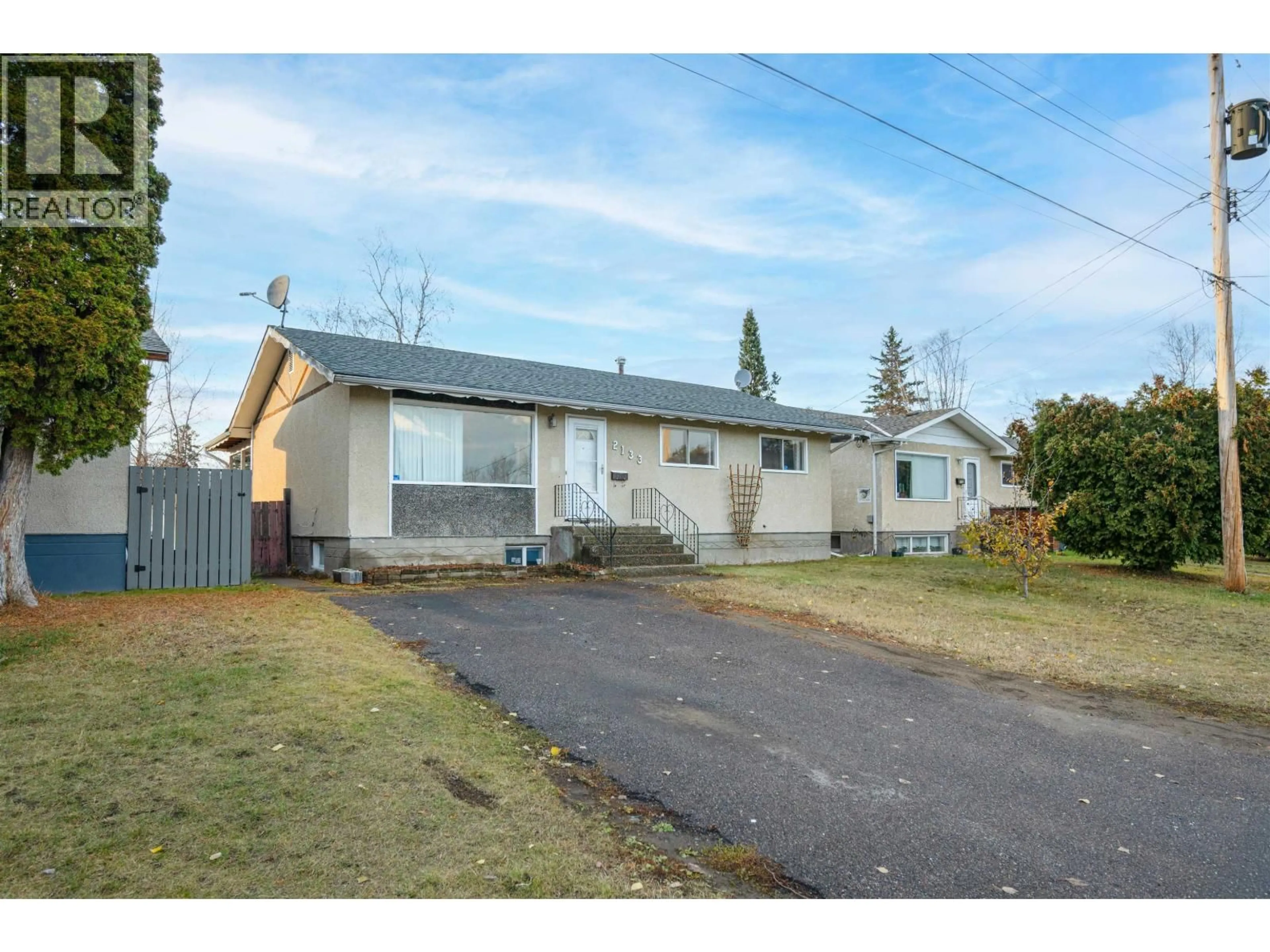 A pic from outside/outdoor area/front of a property/back of a property/a pic from drone, street for 2133 OAK STREET, Prince George British Columbia V2L1Z8