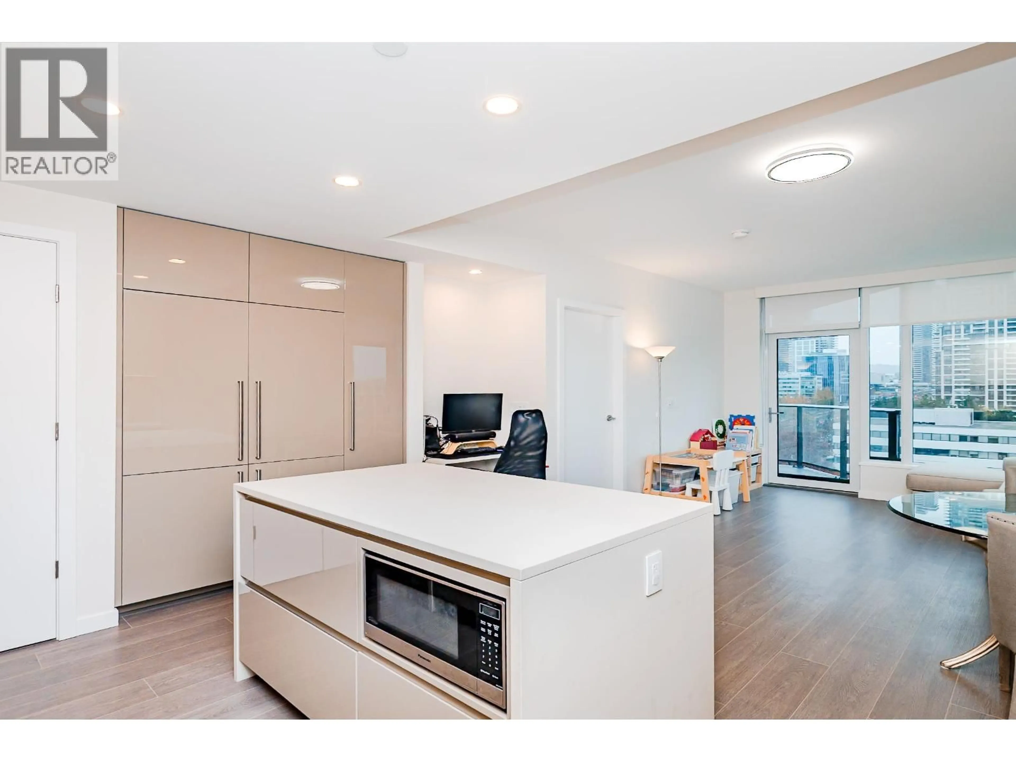 Open concept kitchen, unknown for 1010 - 4168 LOUGHEED HIGHWAY, Burnaby British Columbia V5C0N9