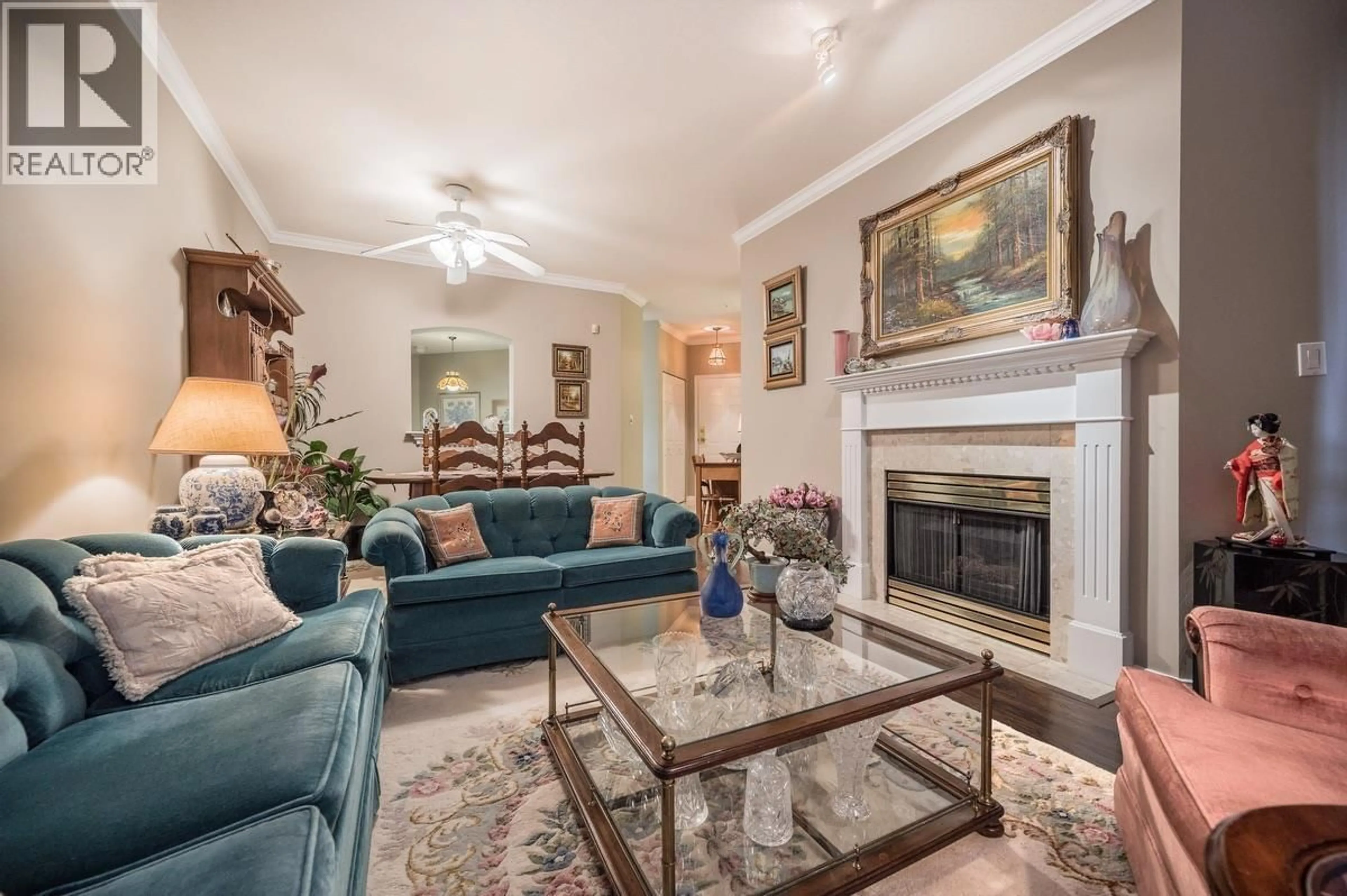 Living room with furniture, unknown for 320 - 3098 GUILDFORD WAY, Coquitlam British Columbia V3B7W8