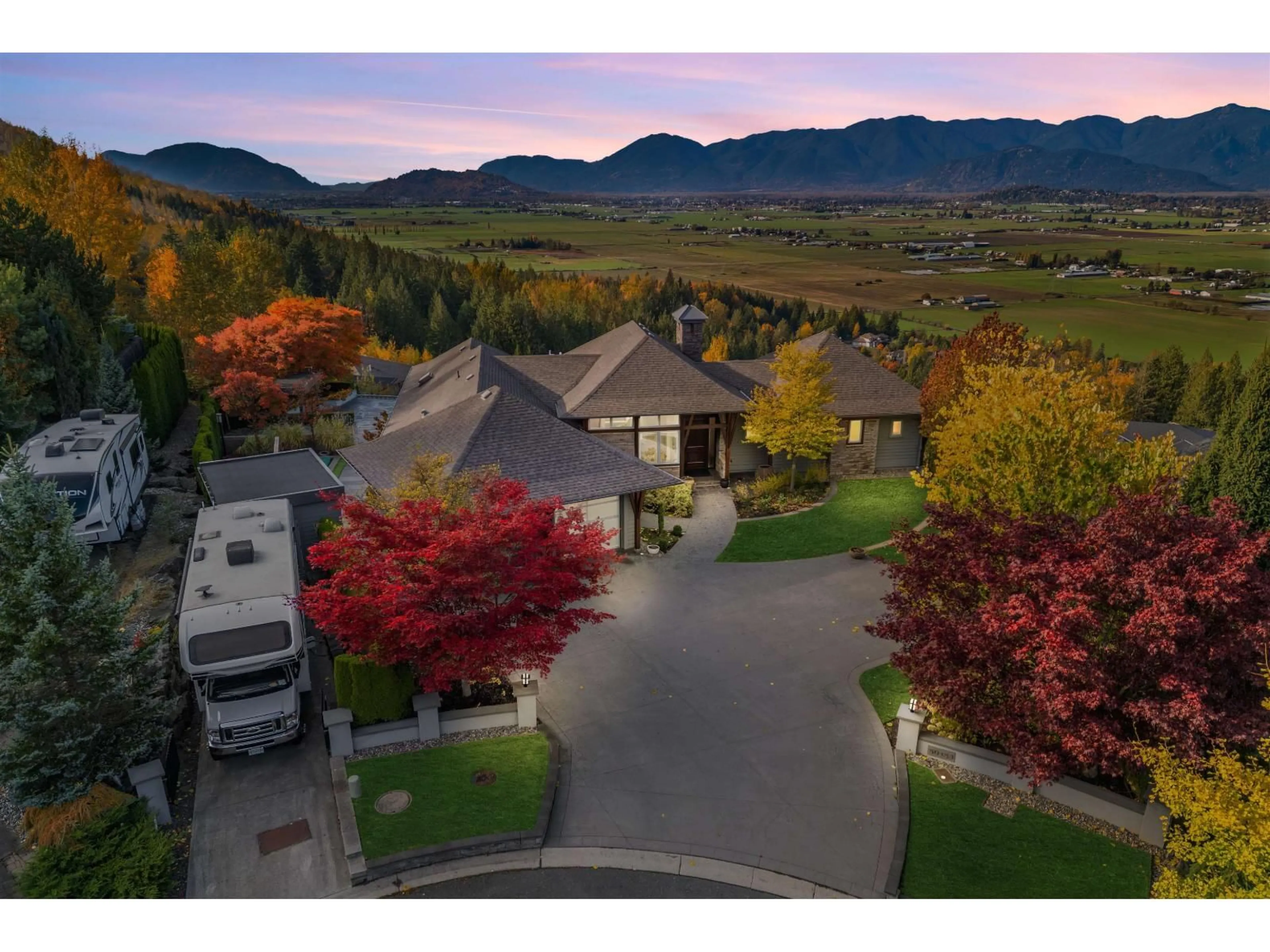 A pic from outside/outdoor area/front of a property/back of a property/a pic from drone, mountain view for 50153 MT ARCHIBALD PLACE, Chilliwack British Columbia V4Z0A4
