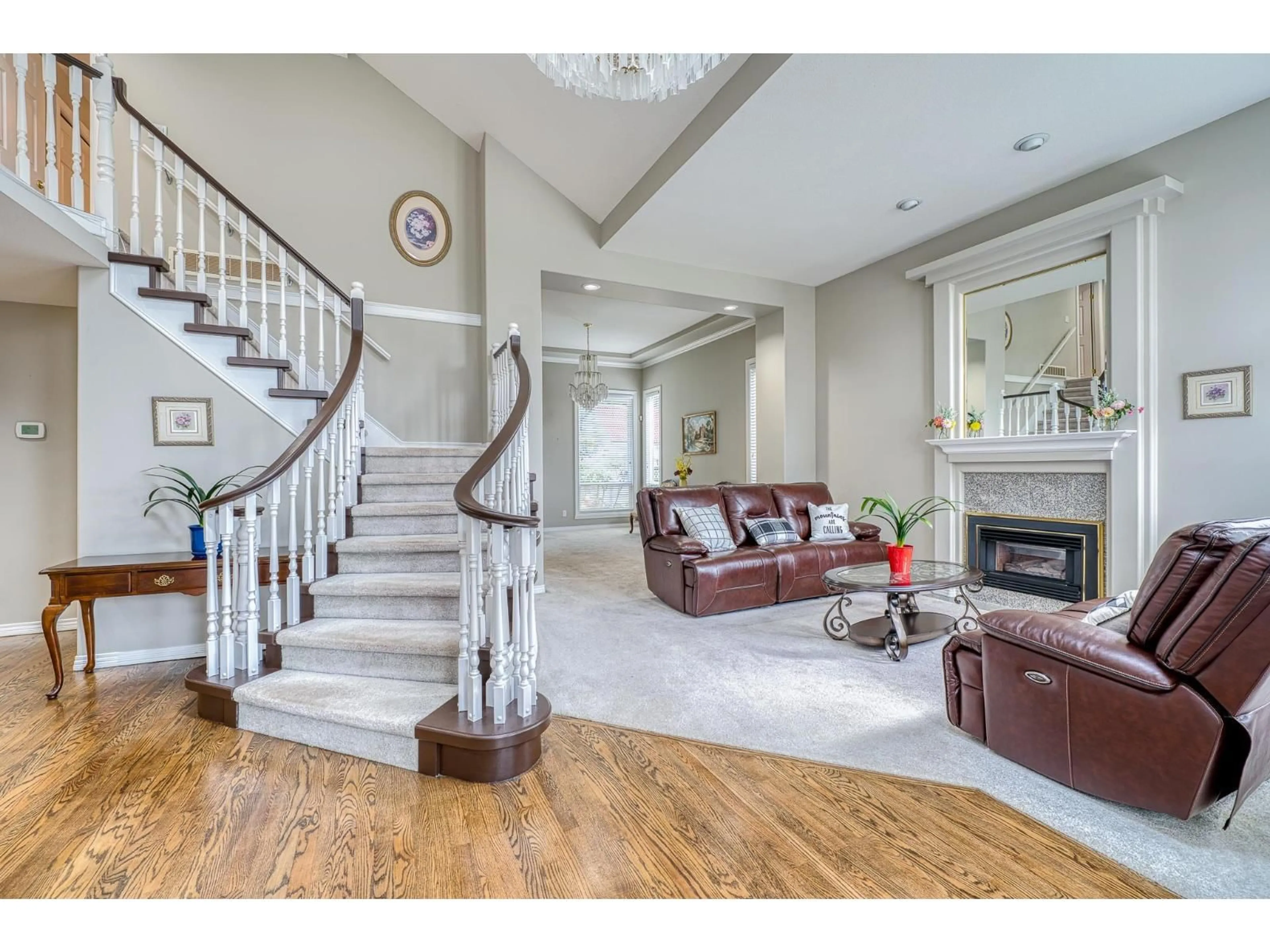 Indoor foyer for 15643 78A, Surrey British Columbia V4N0X5