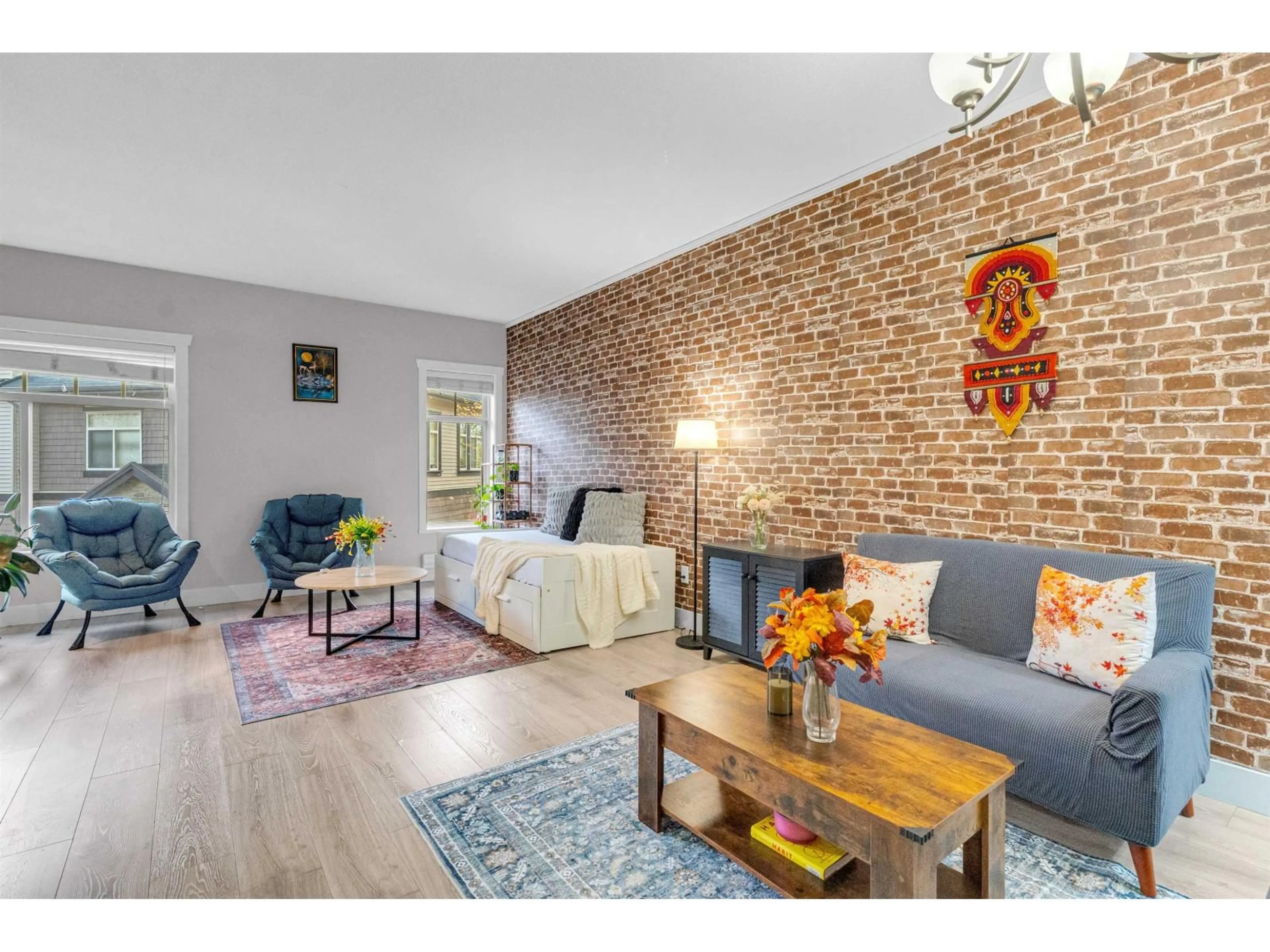 Living room with furniture, wood/laminate floor for 7 - 2950 LEFEUVRE, Aberdeen British Columbia V4X0B2