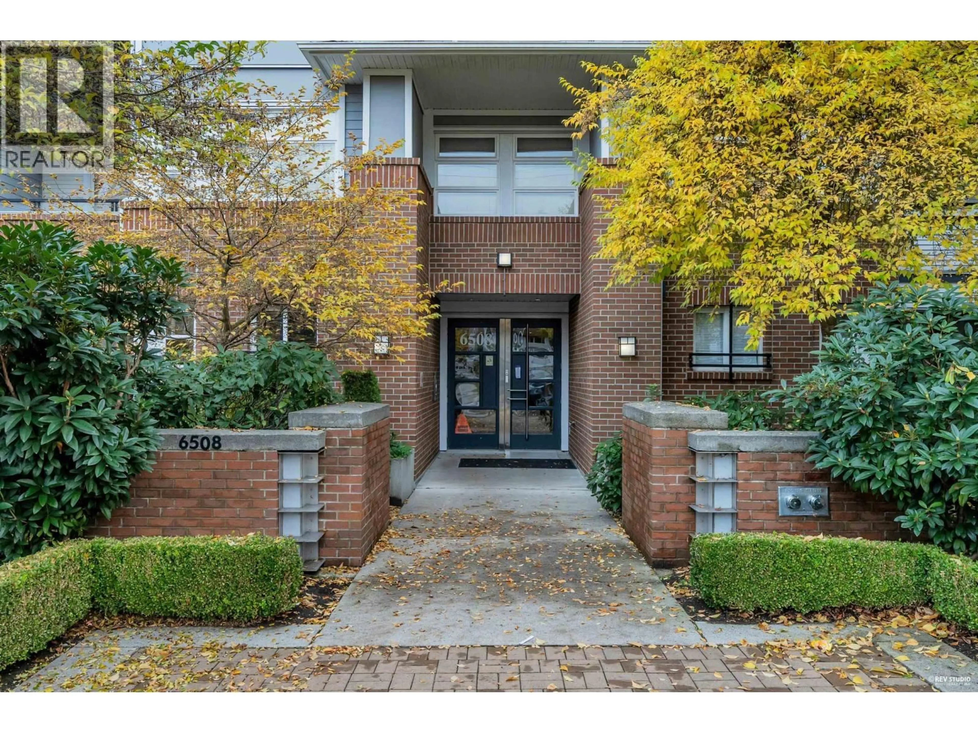 Unknown for 302 - 6508 DENBIGH AVENUE, Burnaby British Columbia V5H4W6