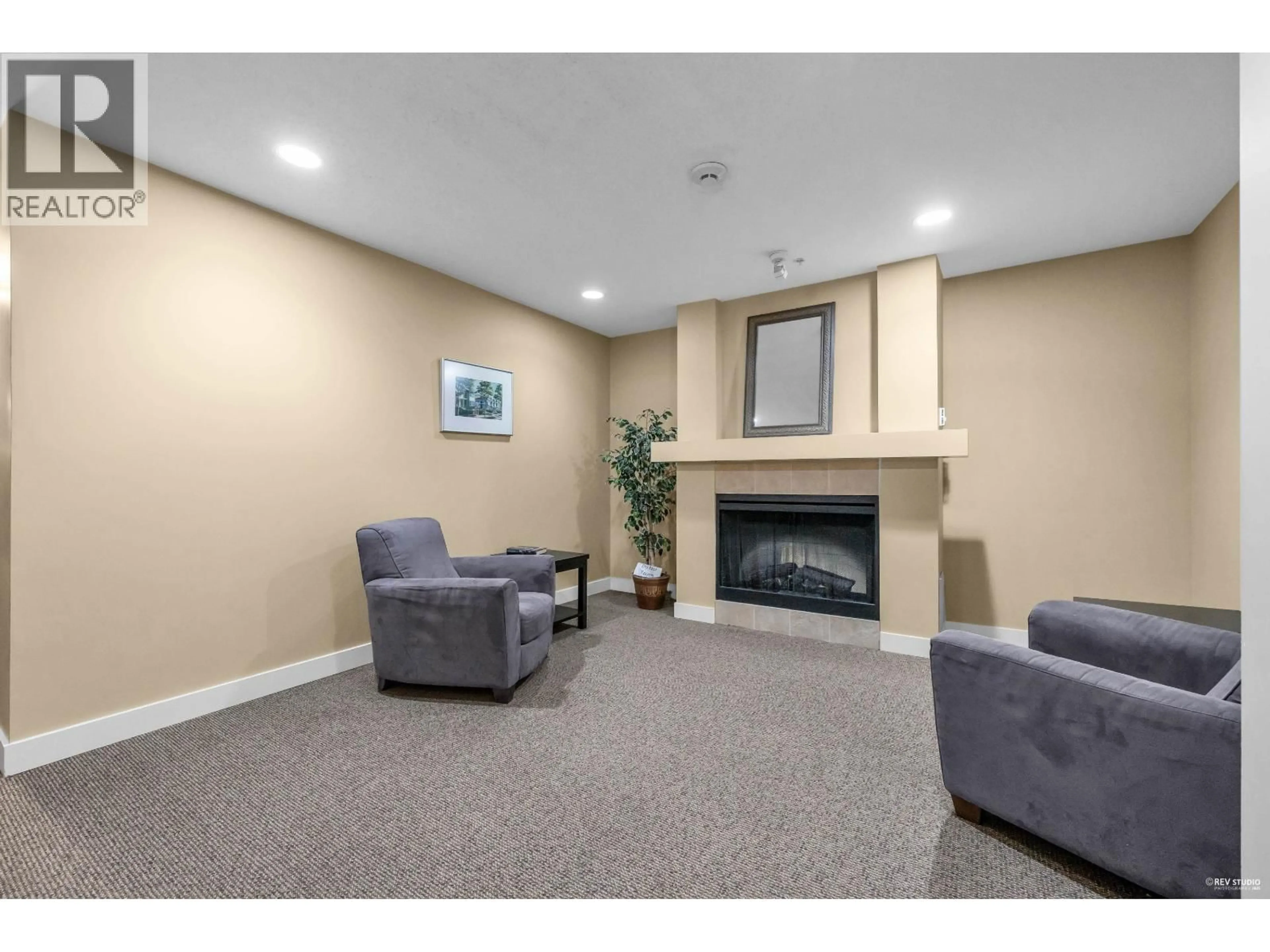 Unknown for 302 - 6508 DENBIGH AVENUE, Burnaby British Columbia V5H4W6