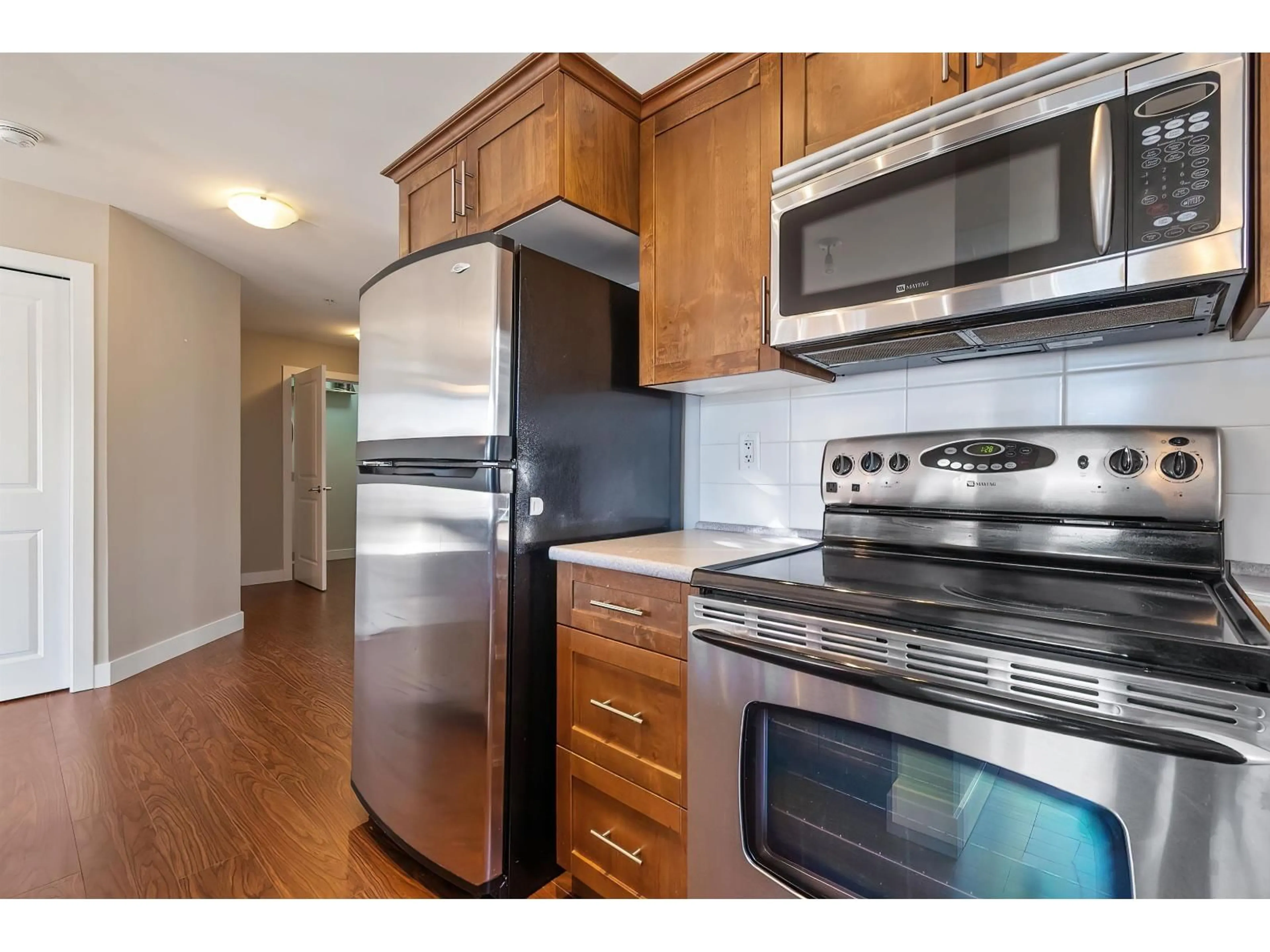 Standard kitchen, wood/laminate floor for 106 - 9422 VICTOR STREET, Chilliwack British Columbia V2P0B8