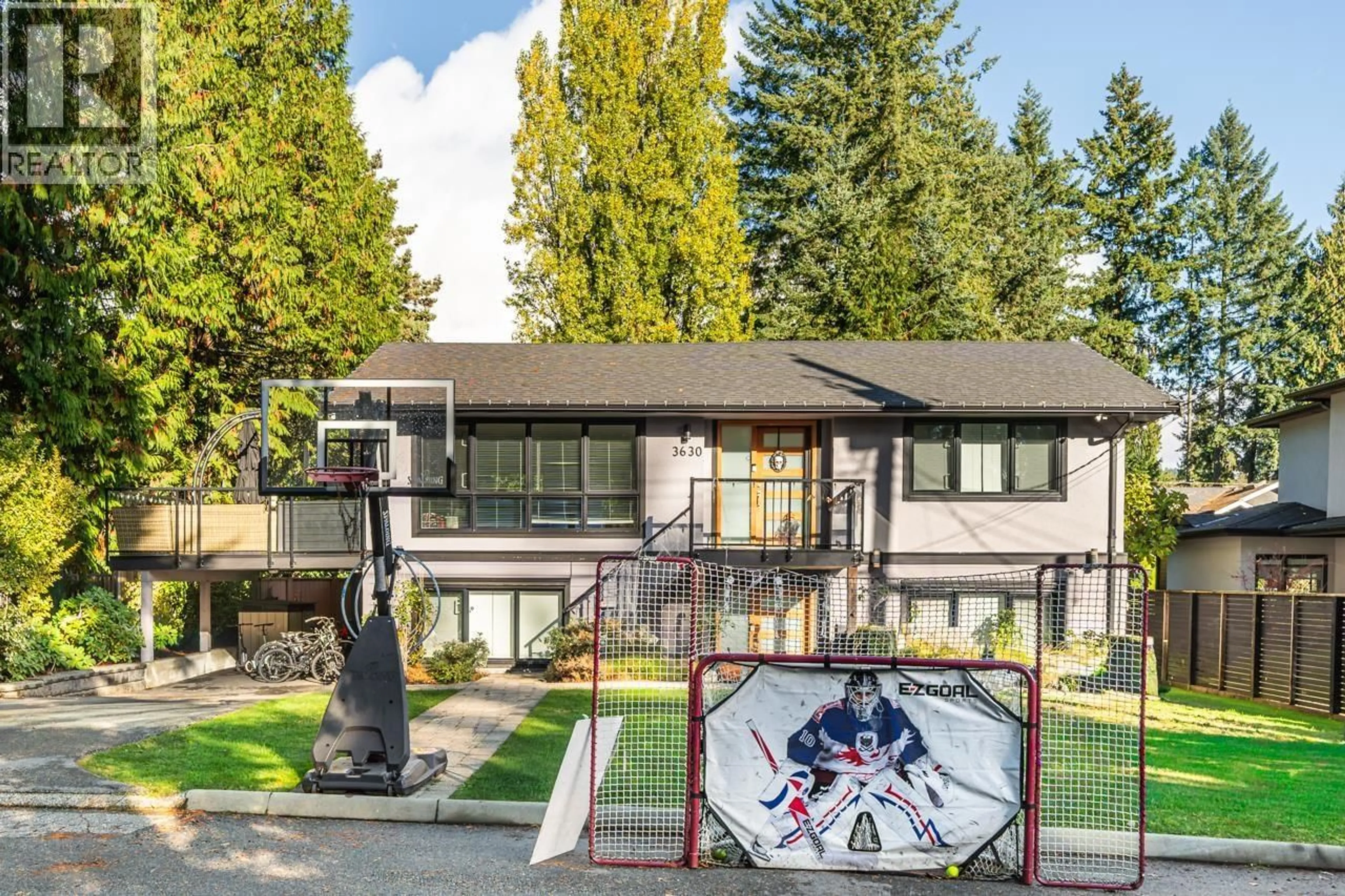 Home with vinyl exterior material, mountain view for 3630 BLUEBONNET ROAD, North Vancouver British Columbia V7R4E1