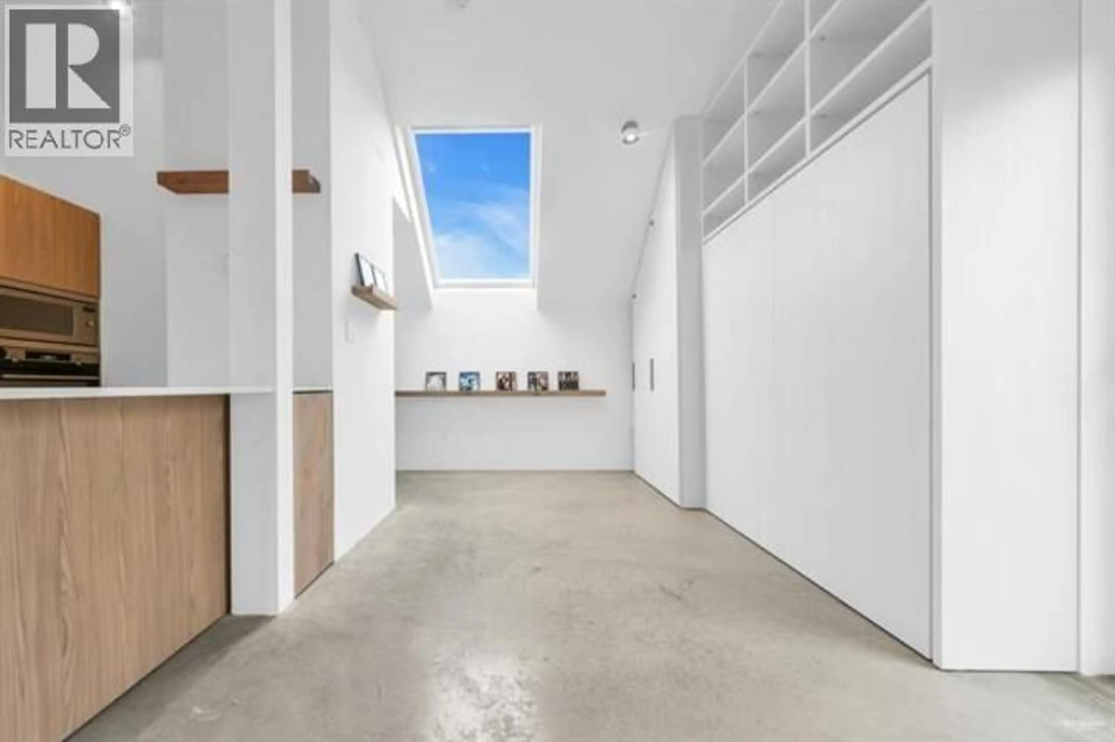 Indoor foyer for 3 - 829 KEEFER STREET, Vancouver British Columbia V6A1Y8