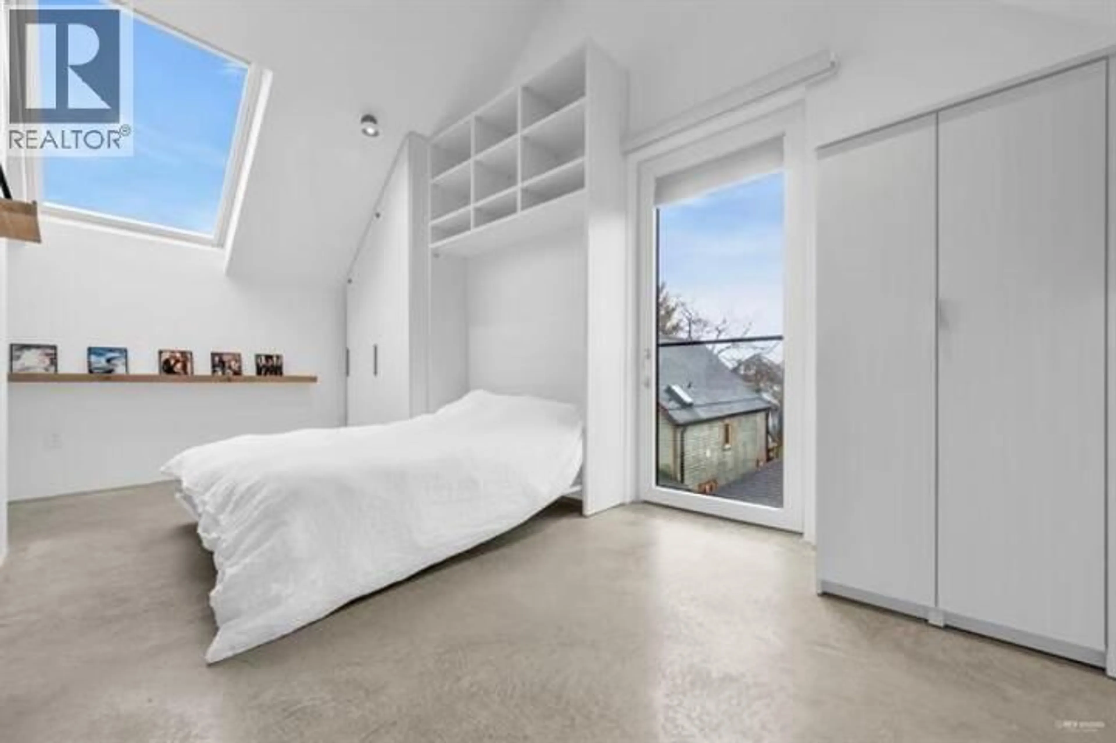 A pic of a room for 3 - 829 KEEFER STREET, Vancouver British Columbia V6A1Y8