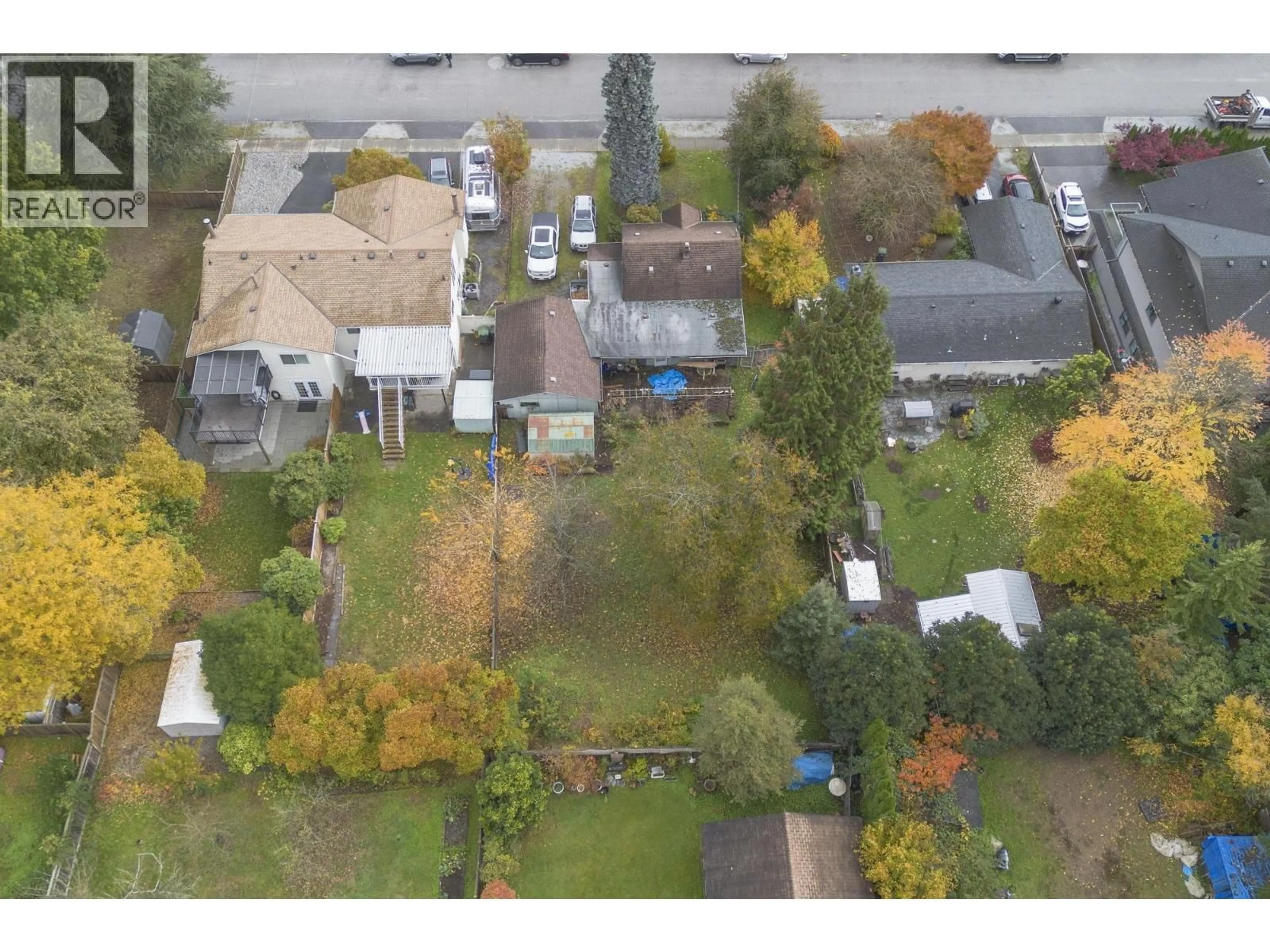 A pic from outside/outdoor area/front of a property/back of a property/a pic from drone, street for 988 IRVINE STREET, Coquitlam British Columbia V3C3L9