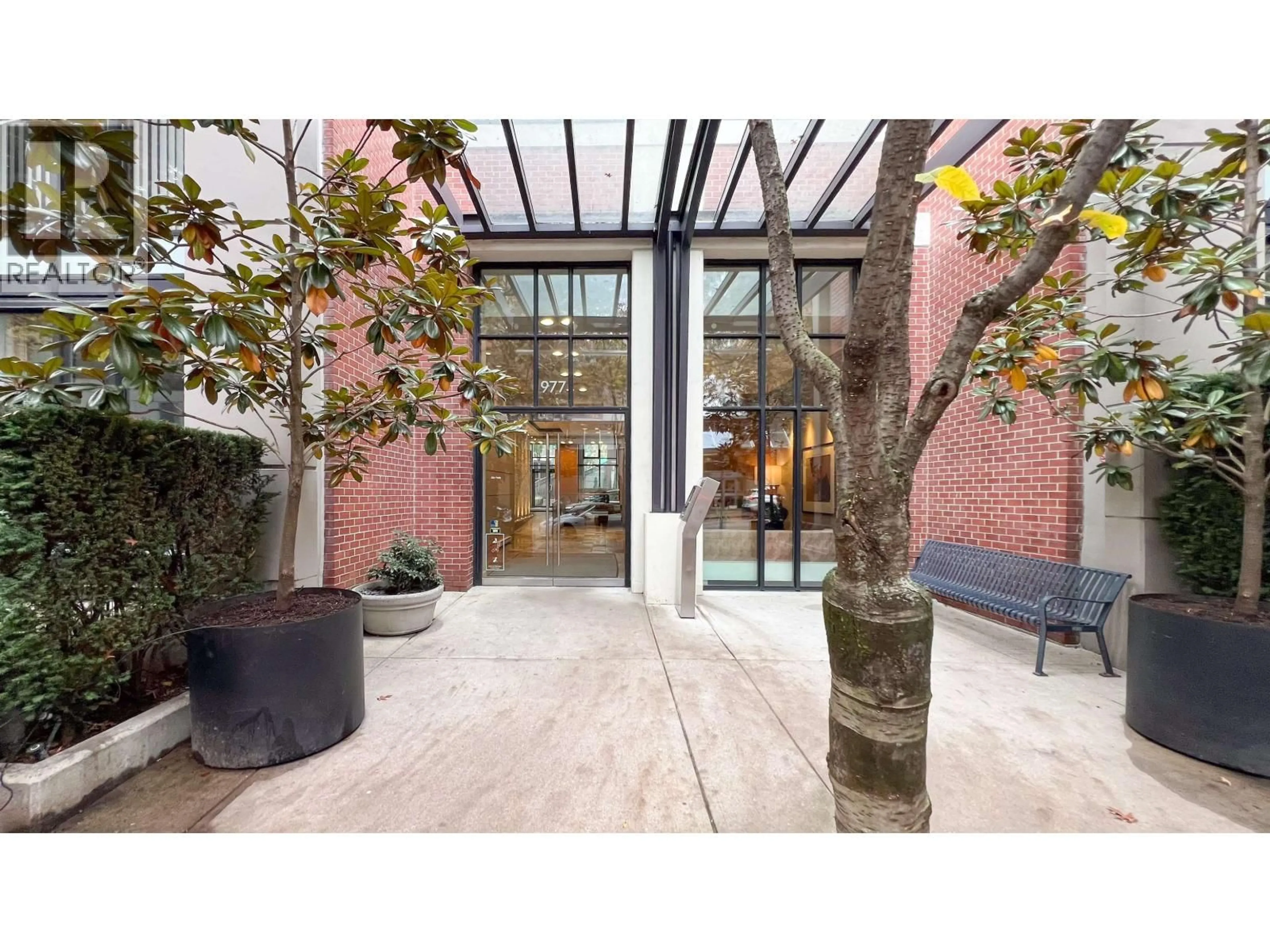 Indoor foyer for 1002 - 977 MAINLAND STREET, Vancouver British Columbia V6B1T2