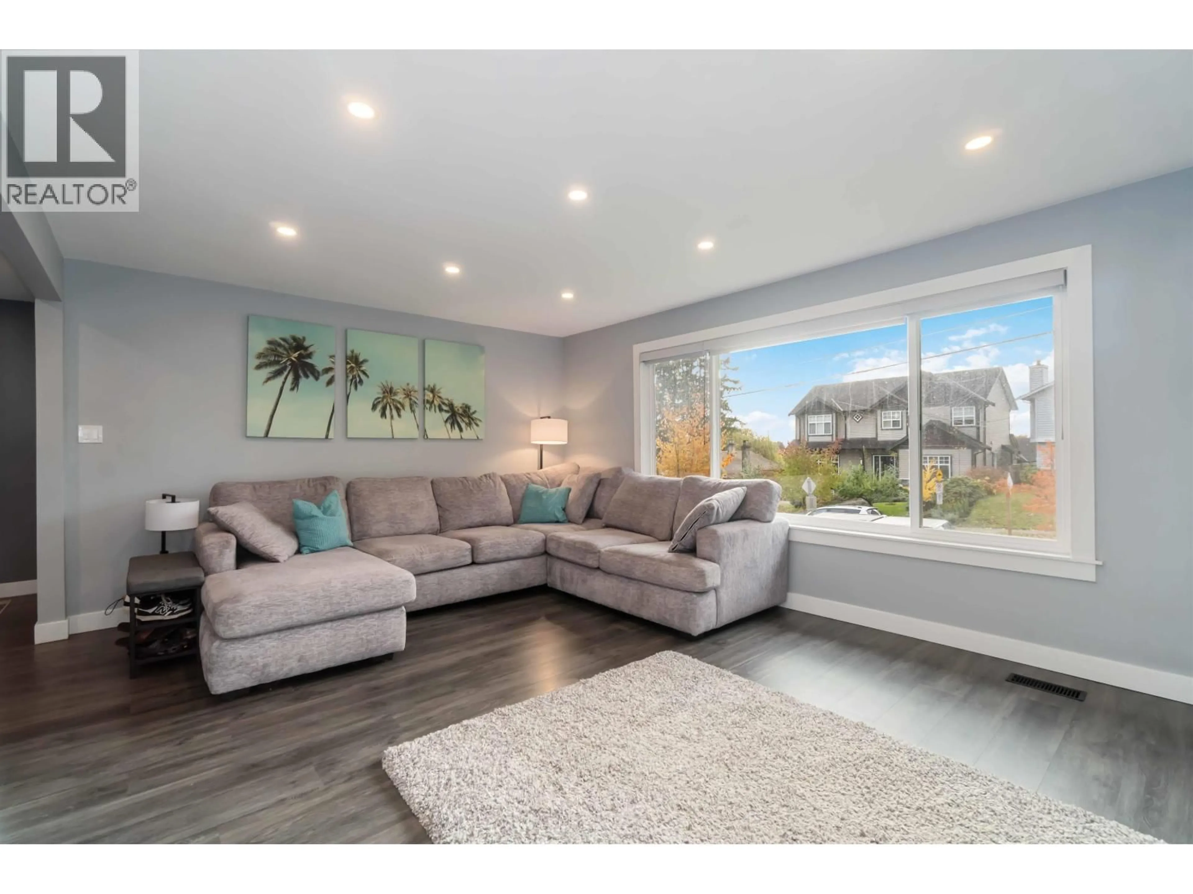 Living room with furniture, wood/laminate floor for 415 ALBERTA STREET, New Westminster British Columbia V3L3J6