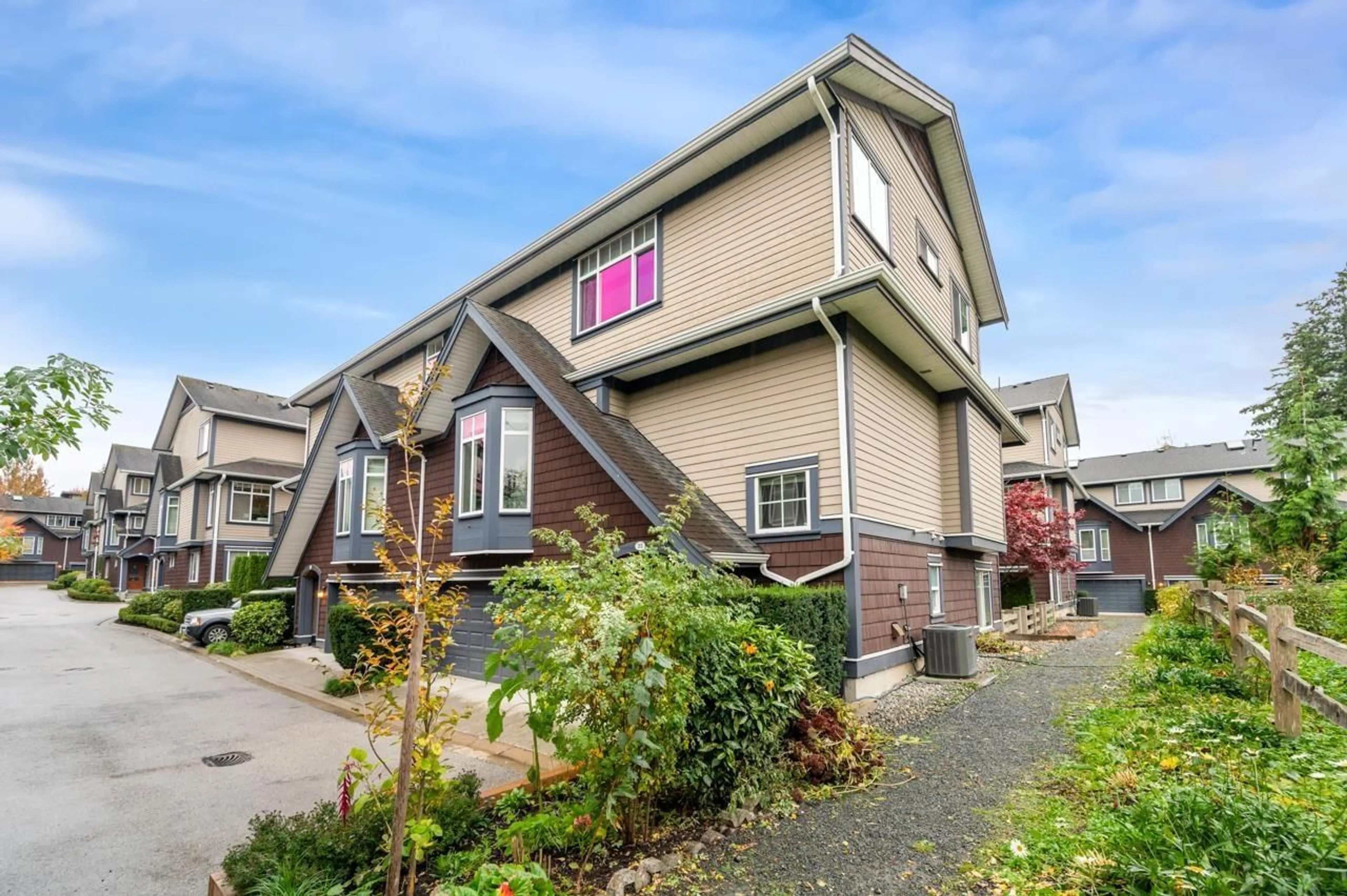 Home with vinyl exterior material, street for 23 - 15977 26, Surrey British Columbia V3Z2W7