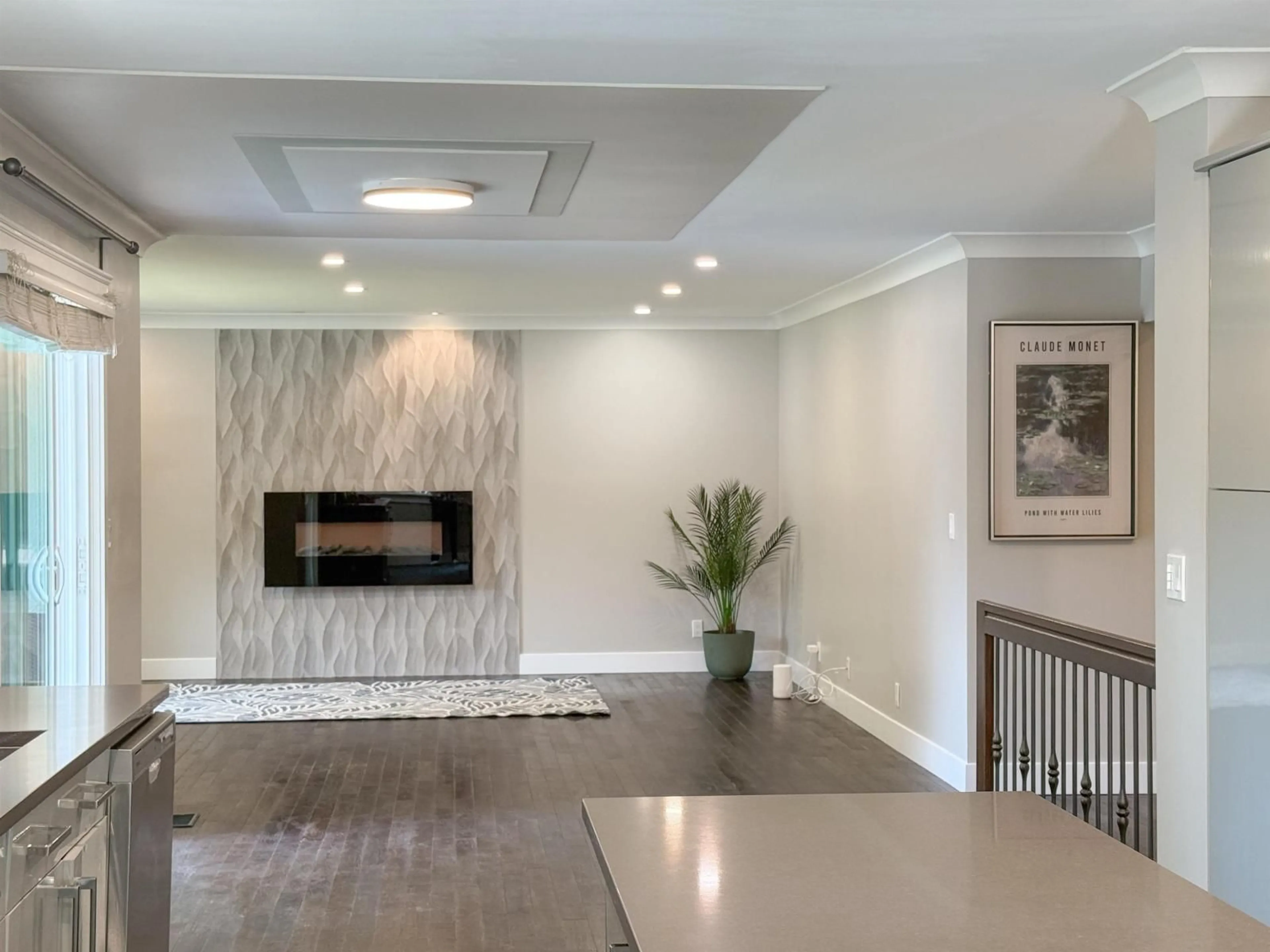 Unknown for 14092 CRESCENT, Surrey British Columbia V4P1L4