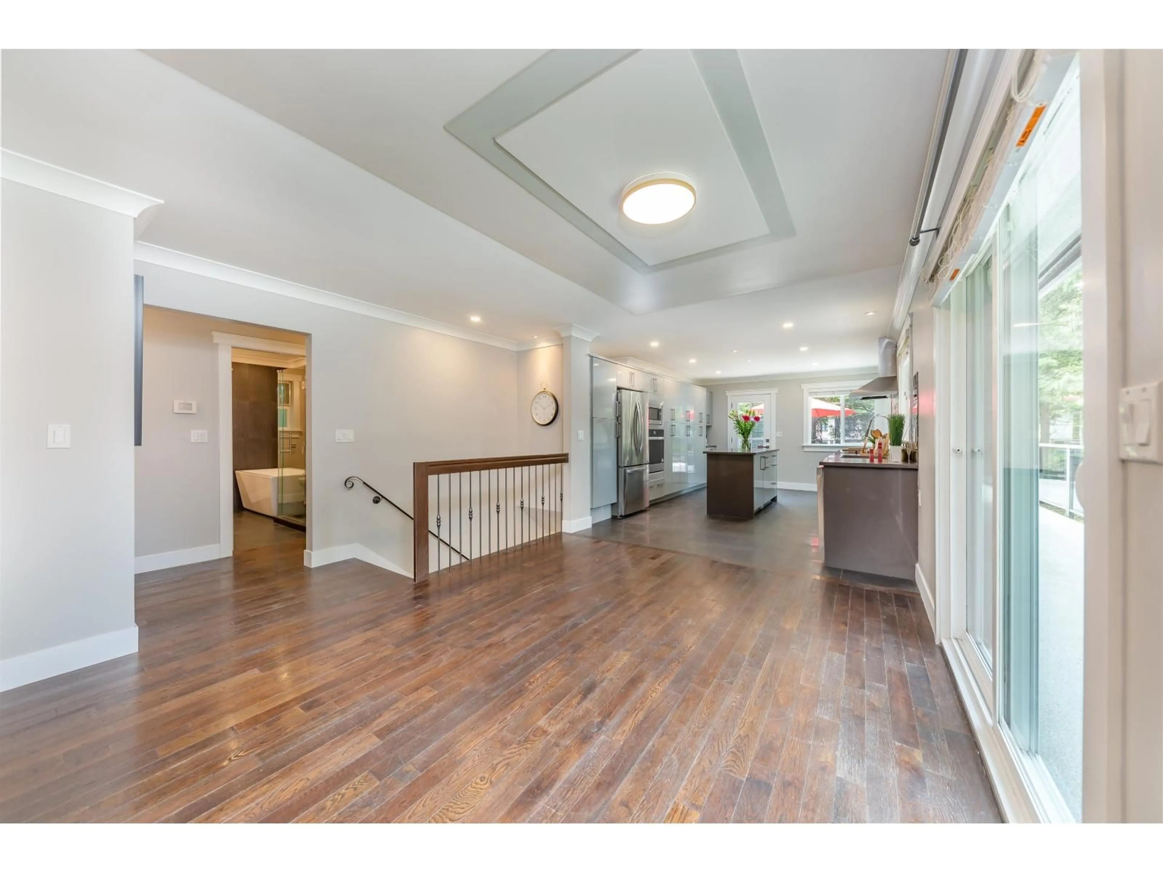 Indoor foyer for 14092 CRESCENT, Surrey British Columbia V4P1L4