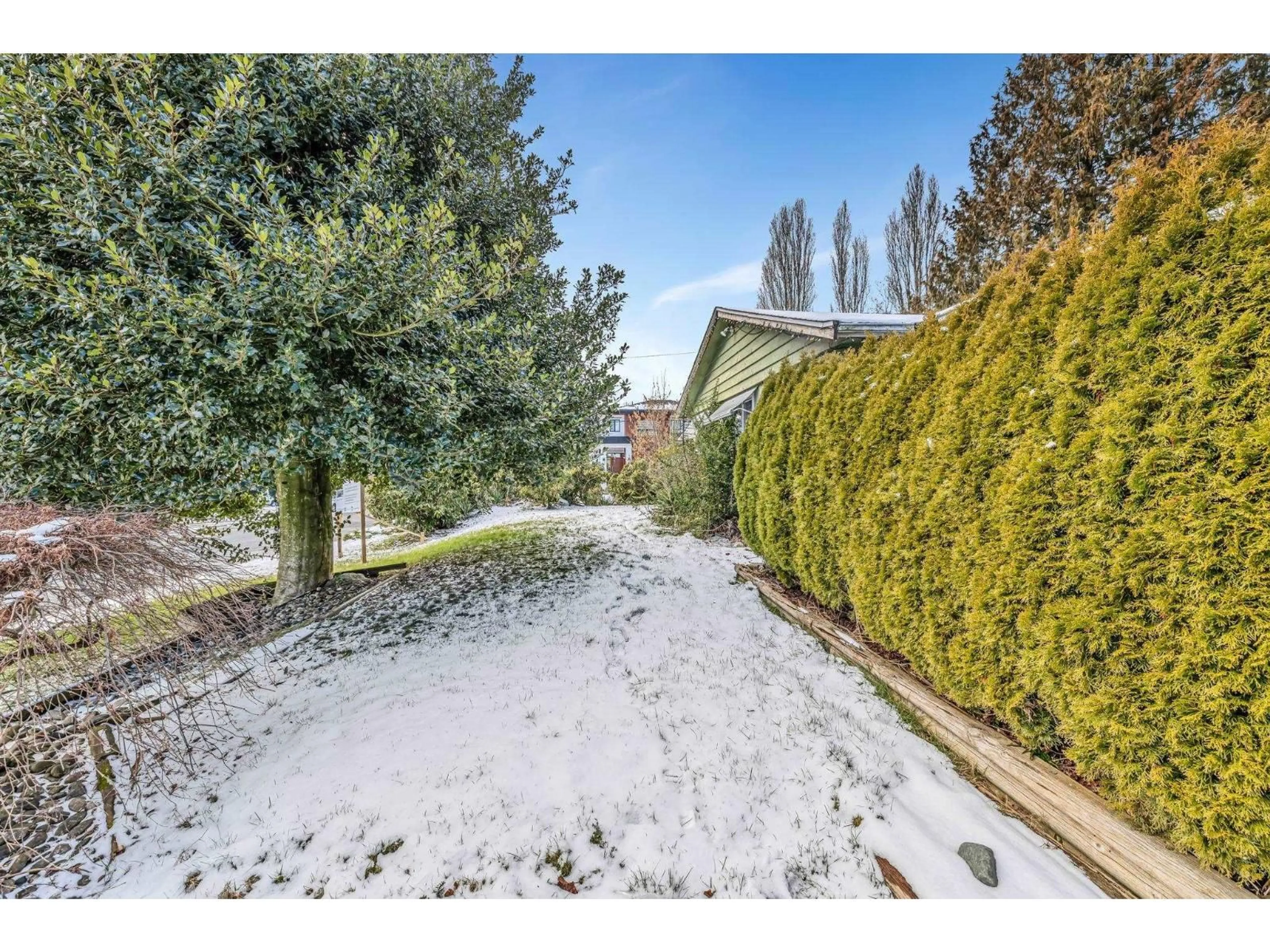 A pic from outside/outdoor area/front of a property/back of a property/a pic from drone, street for 11377 77, Delta British Columbia V4C1M2