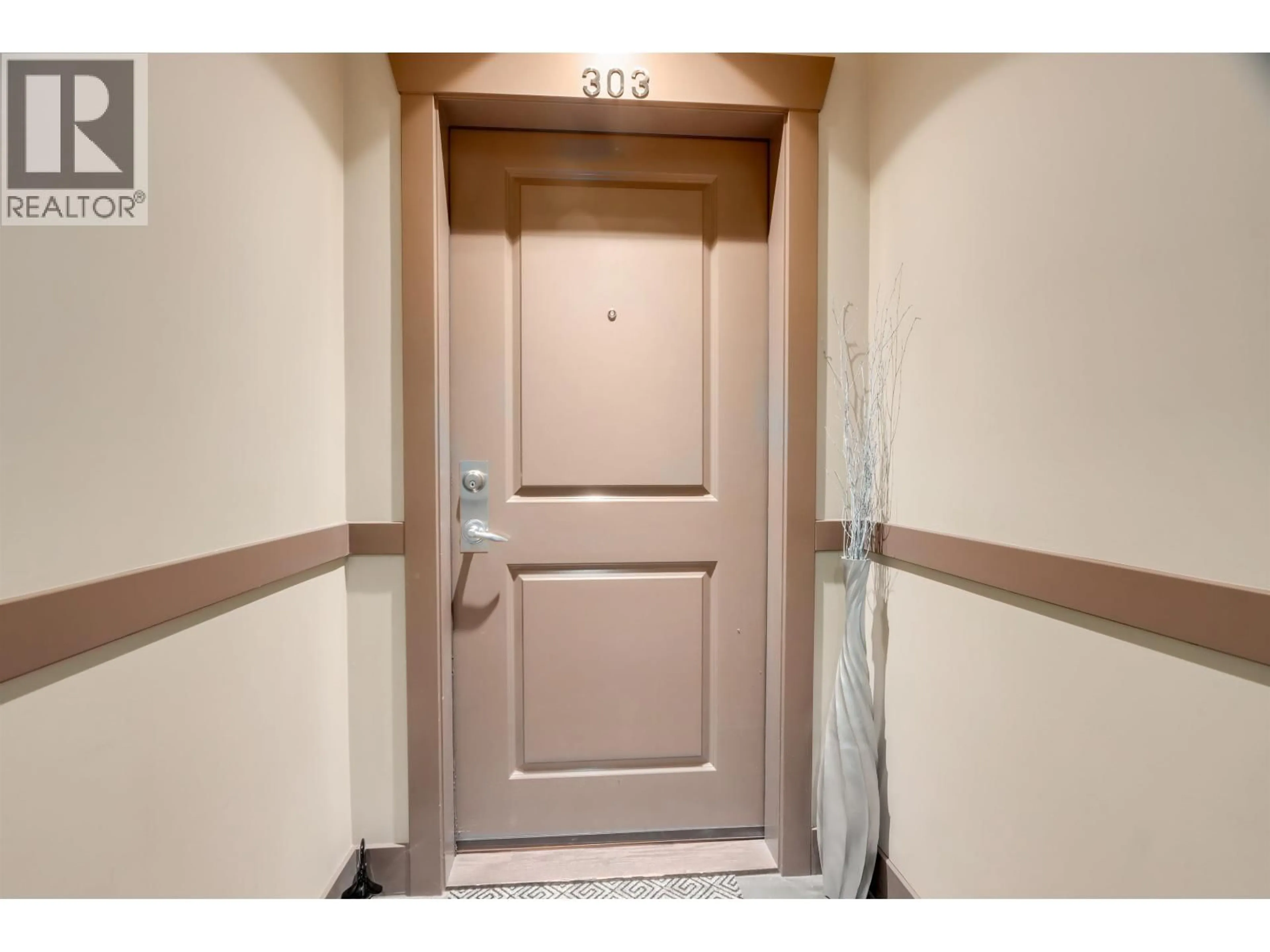 Indoor foyer for 303 - 2336 WHYTE AVENUE, Port Coquitlam British Columbia V3C0A7
