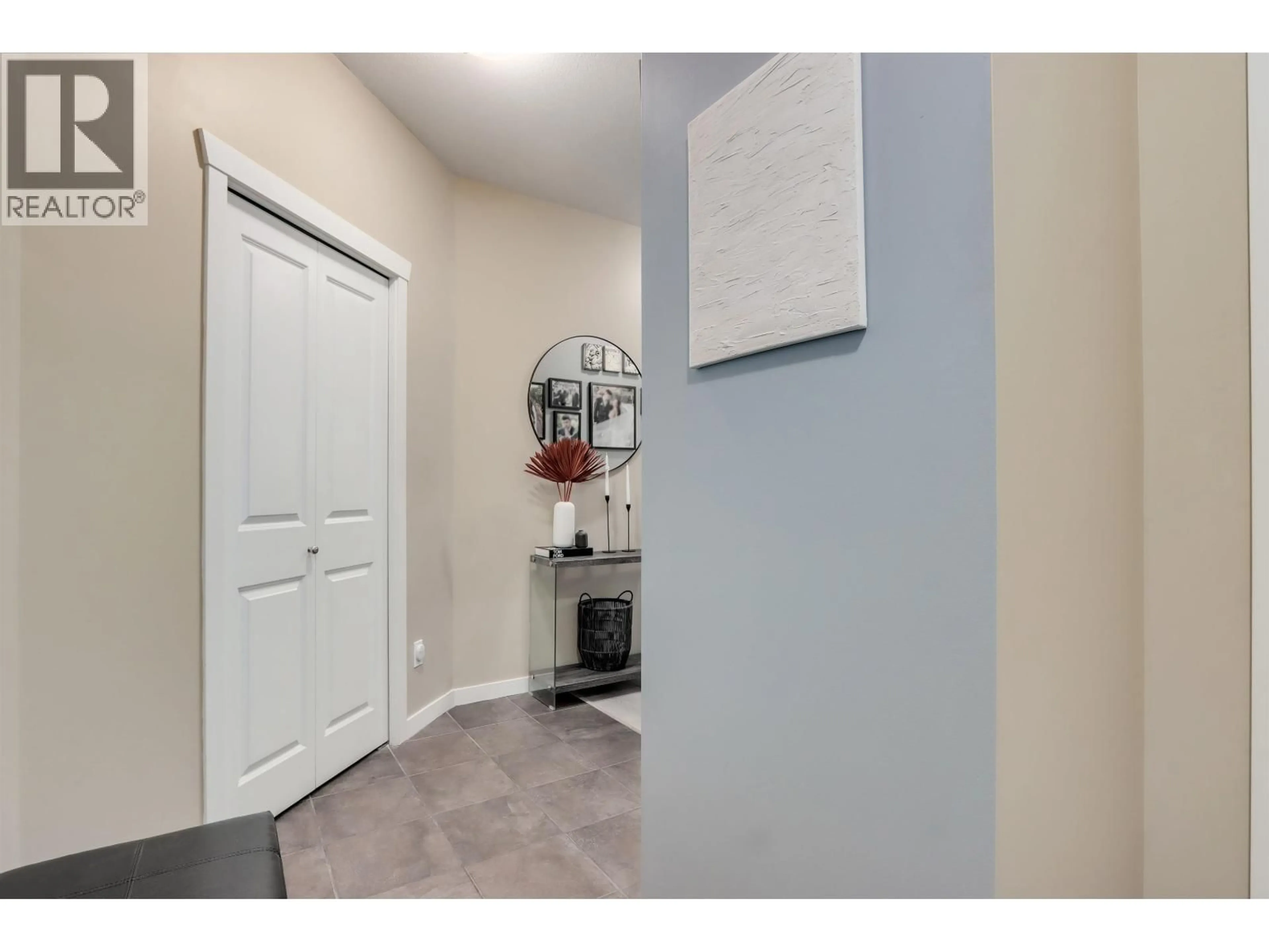 Indoor entryway for 303 - 2336 WHYTE AVENUE, Port Coquitlam British Columbia V3C0A7