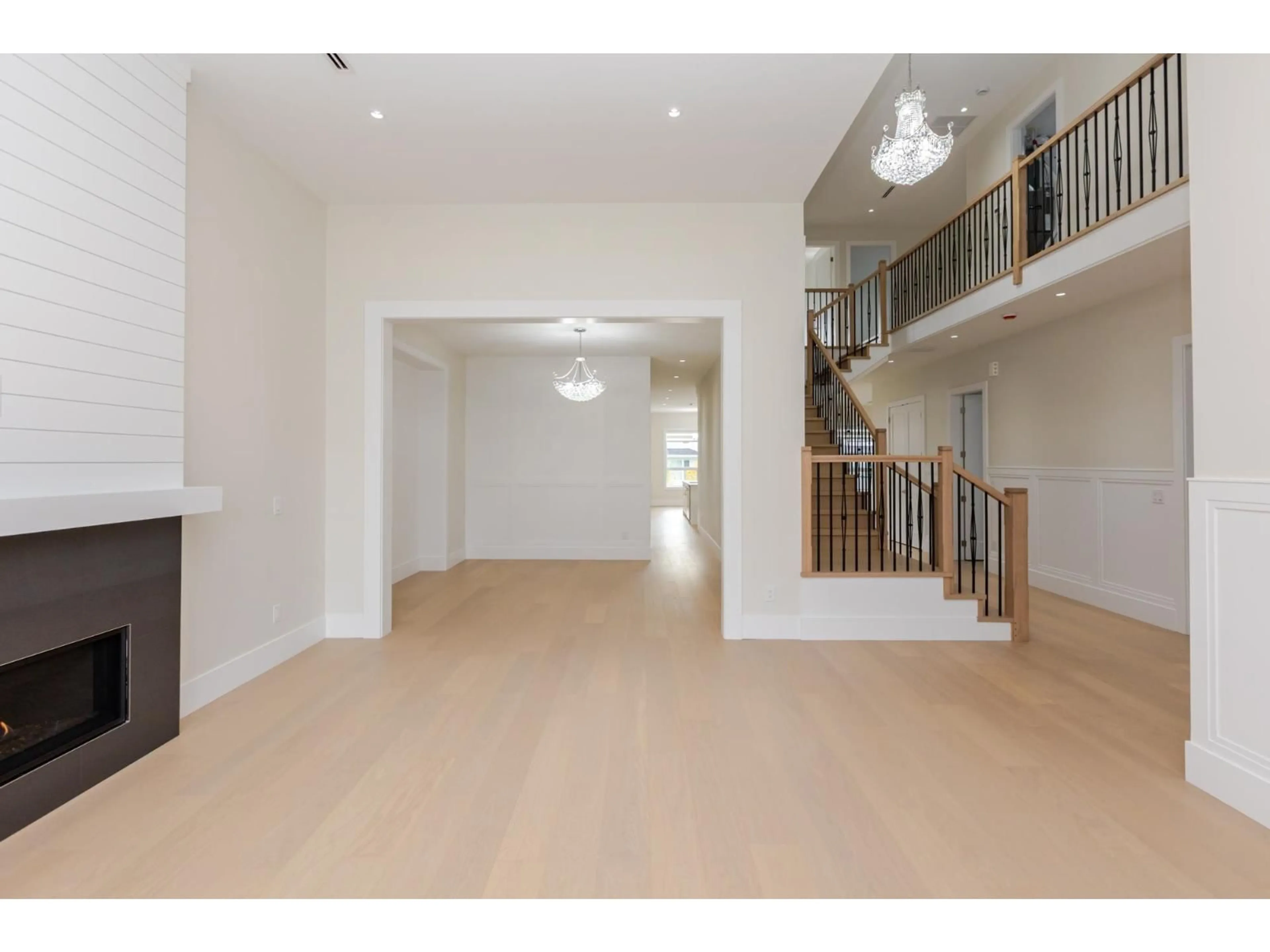 Indoor foyer for 15672 82A, Surrey British Columbia V4N0R9