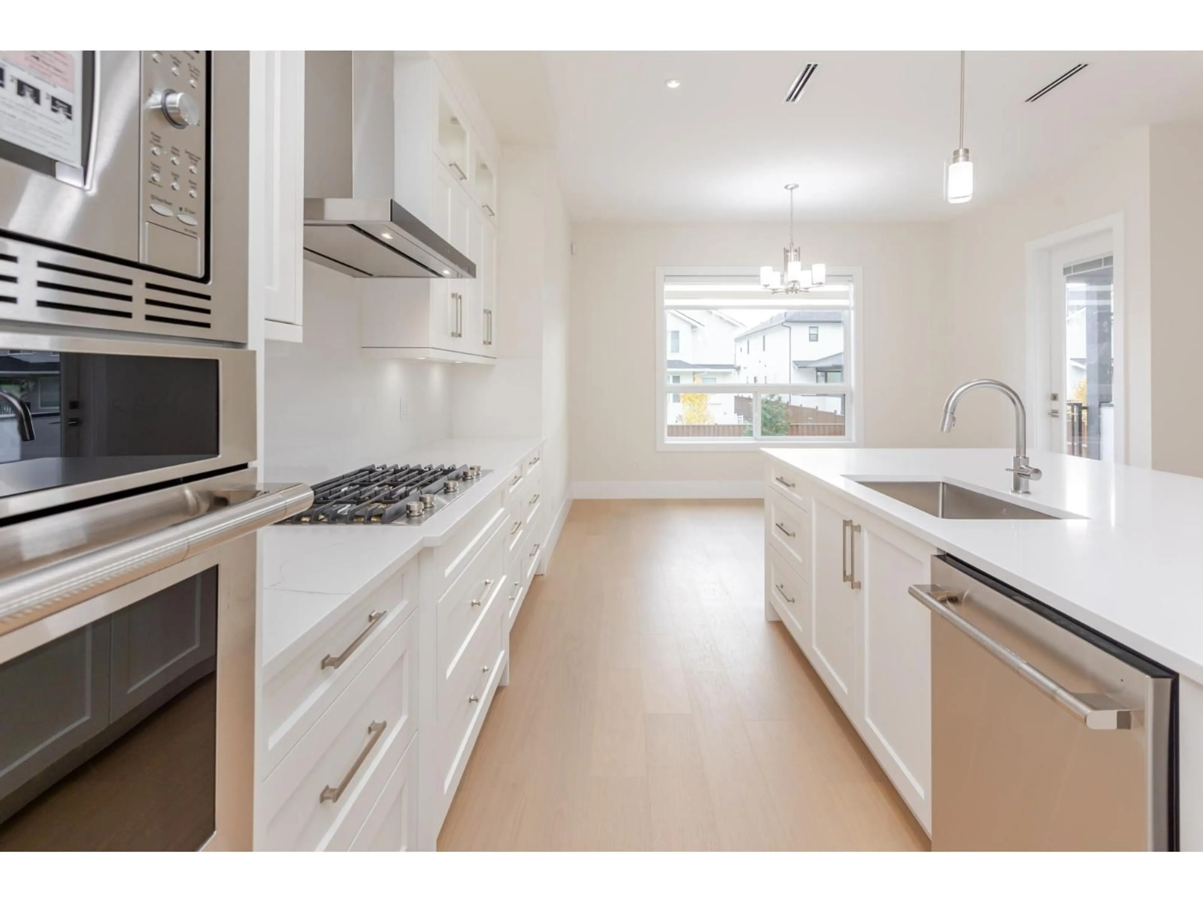 Open concept kitchen, unknown for 15672 82A, Surrey British Columbia V4N0R9