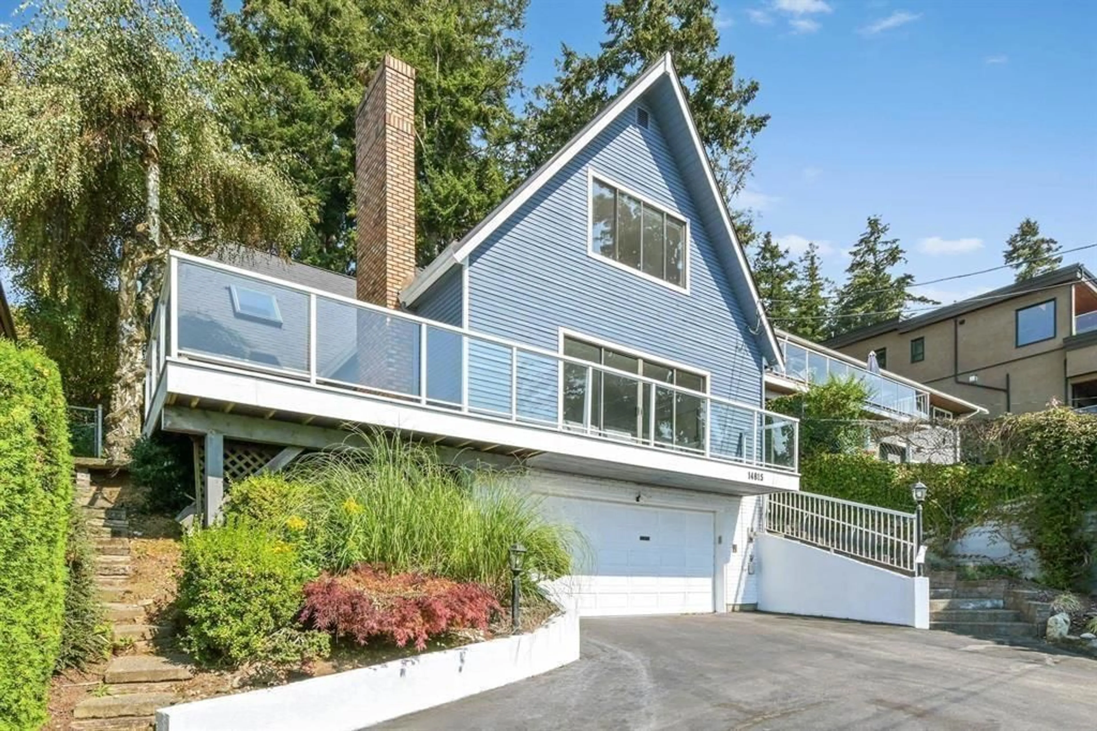 Home with vinyl exterior material, water/lake/river/ocean view for 14815 HARDIE, White Rock British Columbia V4B2H6