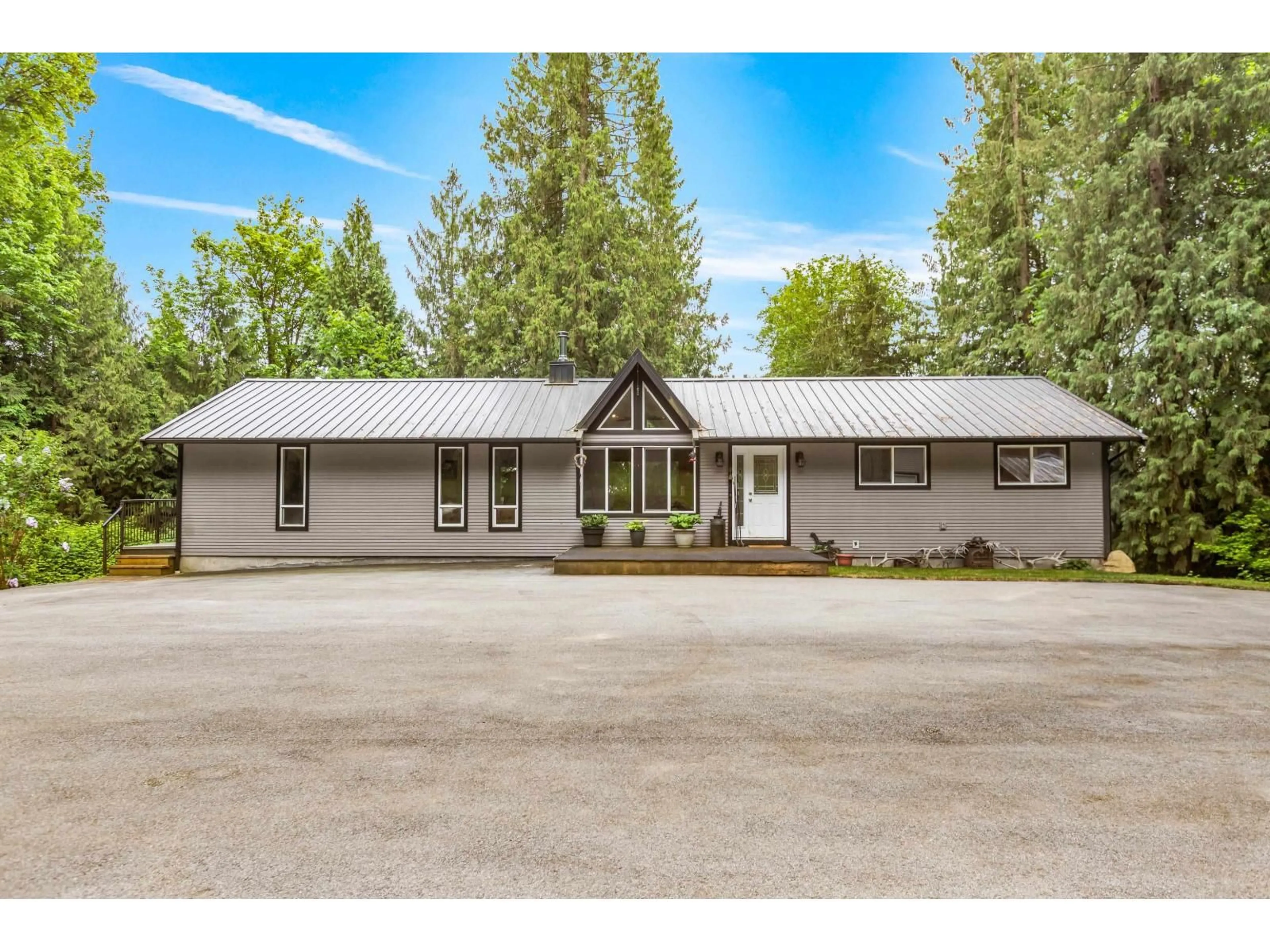 Home with vinyl exterior material, unknown for 31648 GROVE, Mission British Columbia V4S1E6