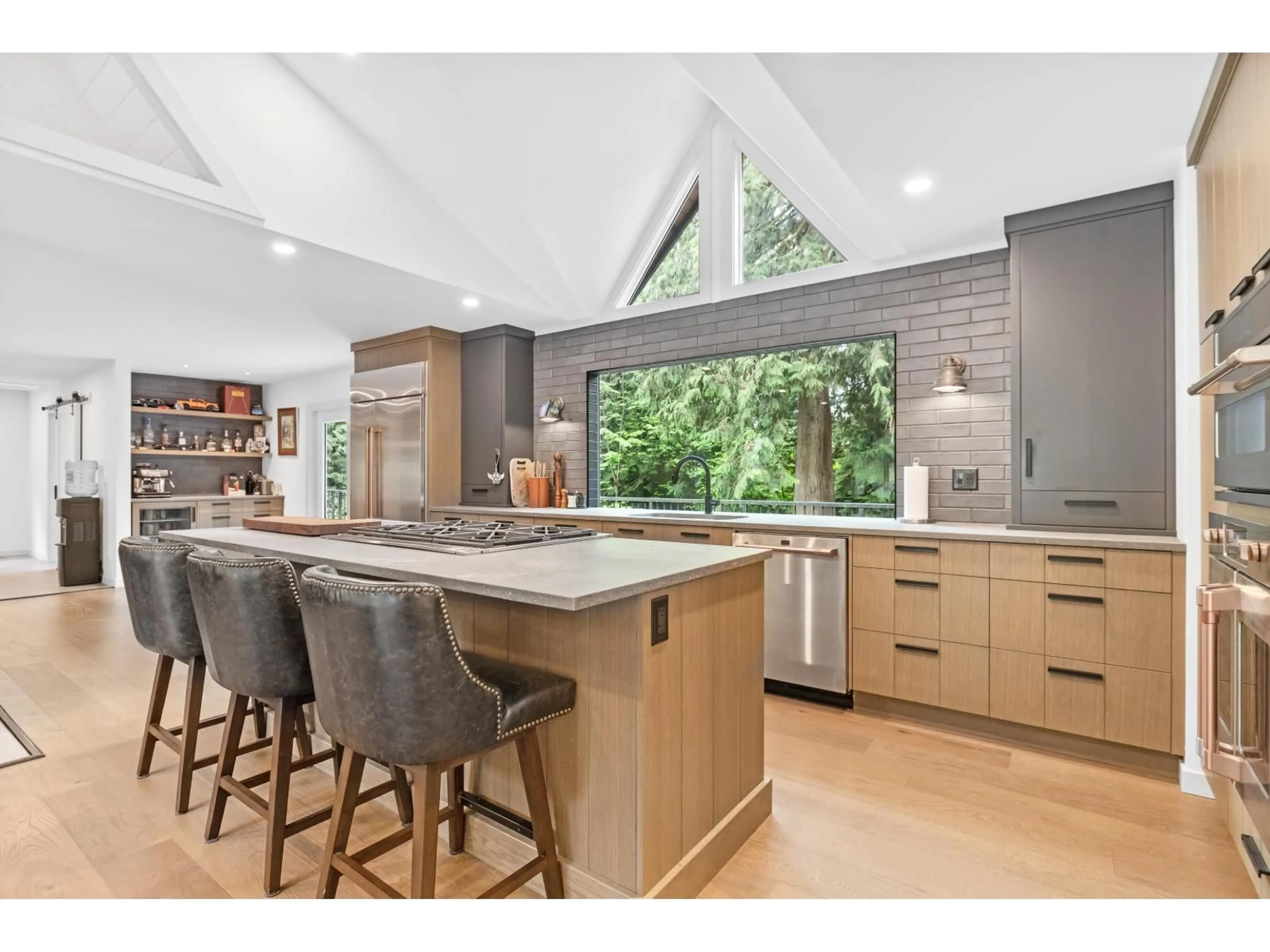 Open concept kitchen, unknown for 31648 GROVE, Mission British Columbia V4S1E6