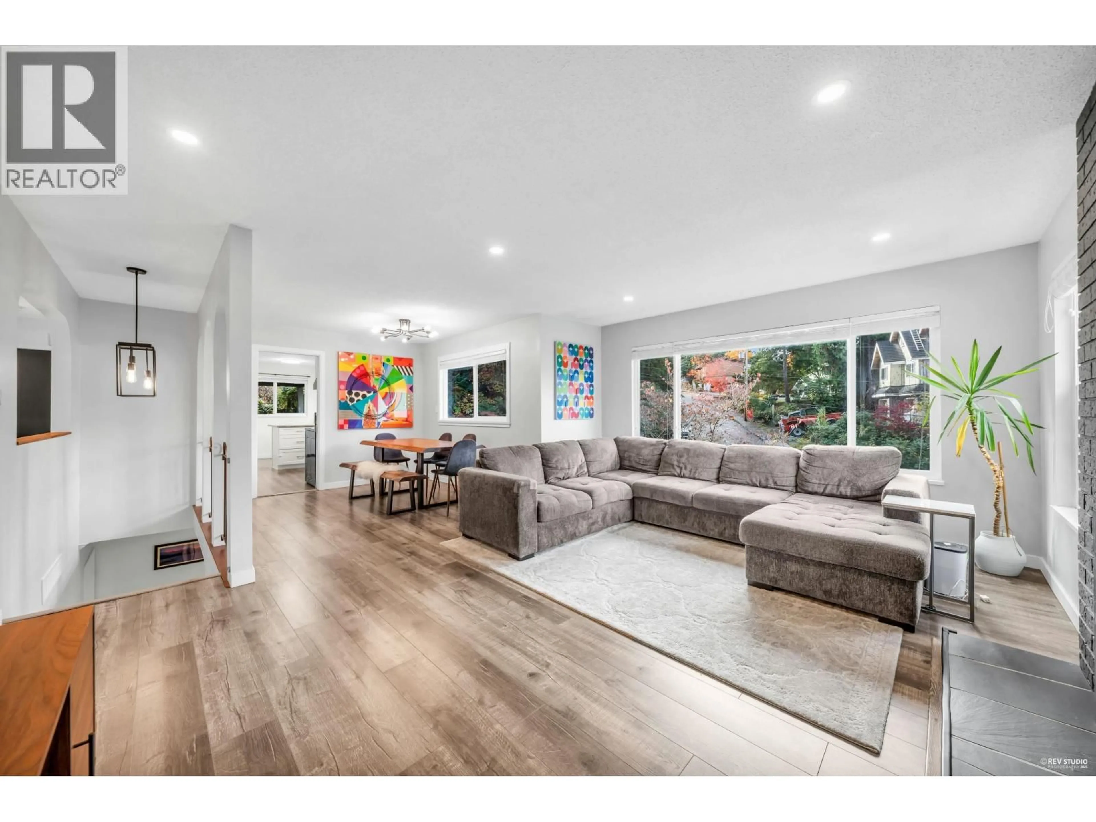 Living room with furniture, unknown for 2247 PARK CRESCENT, Coquitlam British Columbia V3J6T3