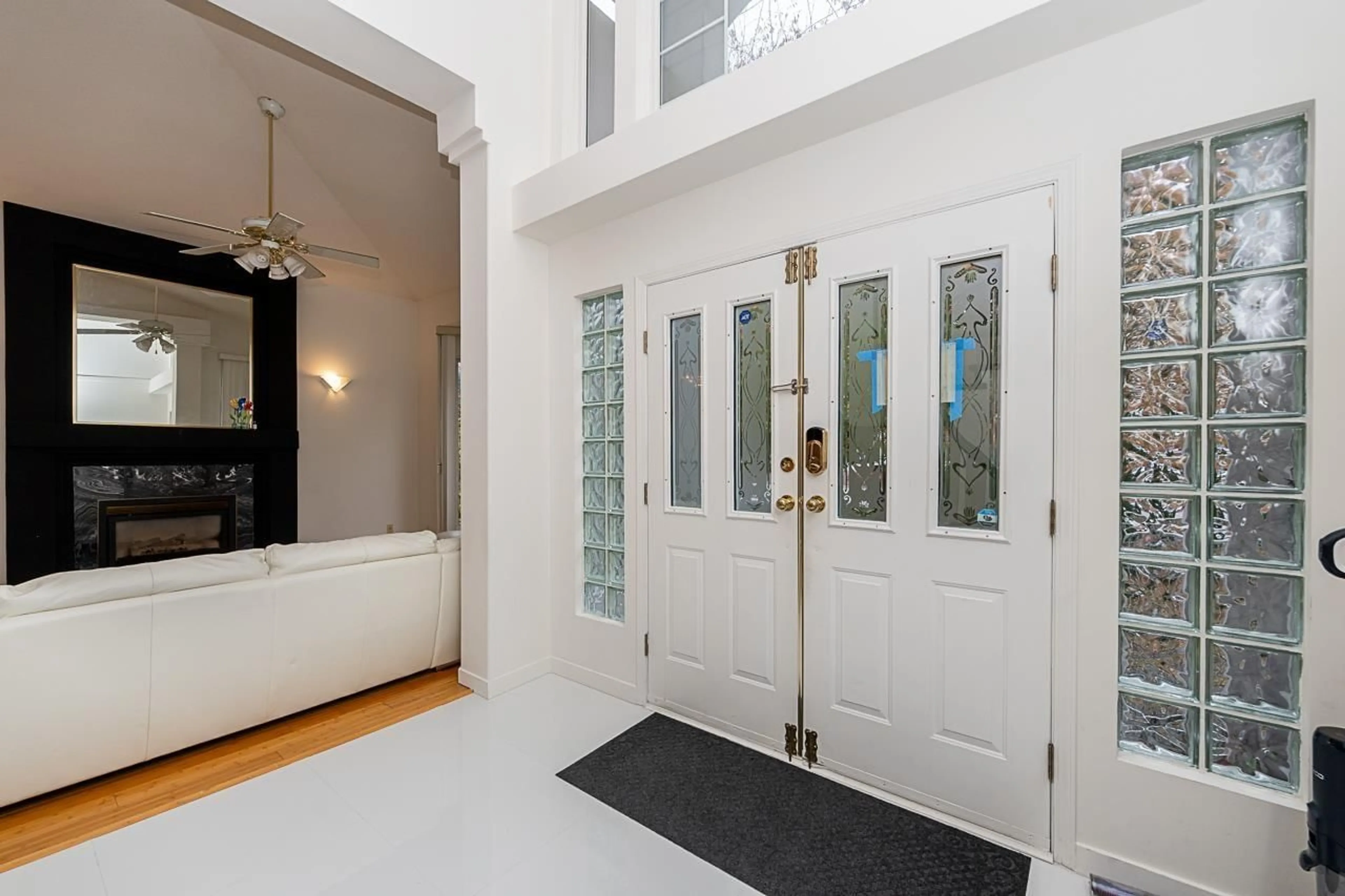 Indoor entryway for 10132 156TH, Surrey British Columbia V3R4L5