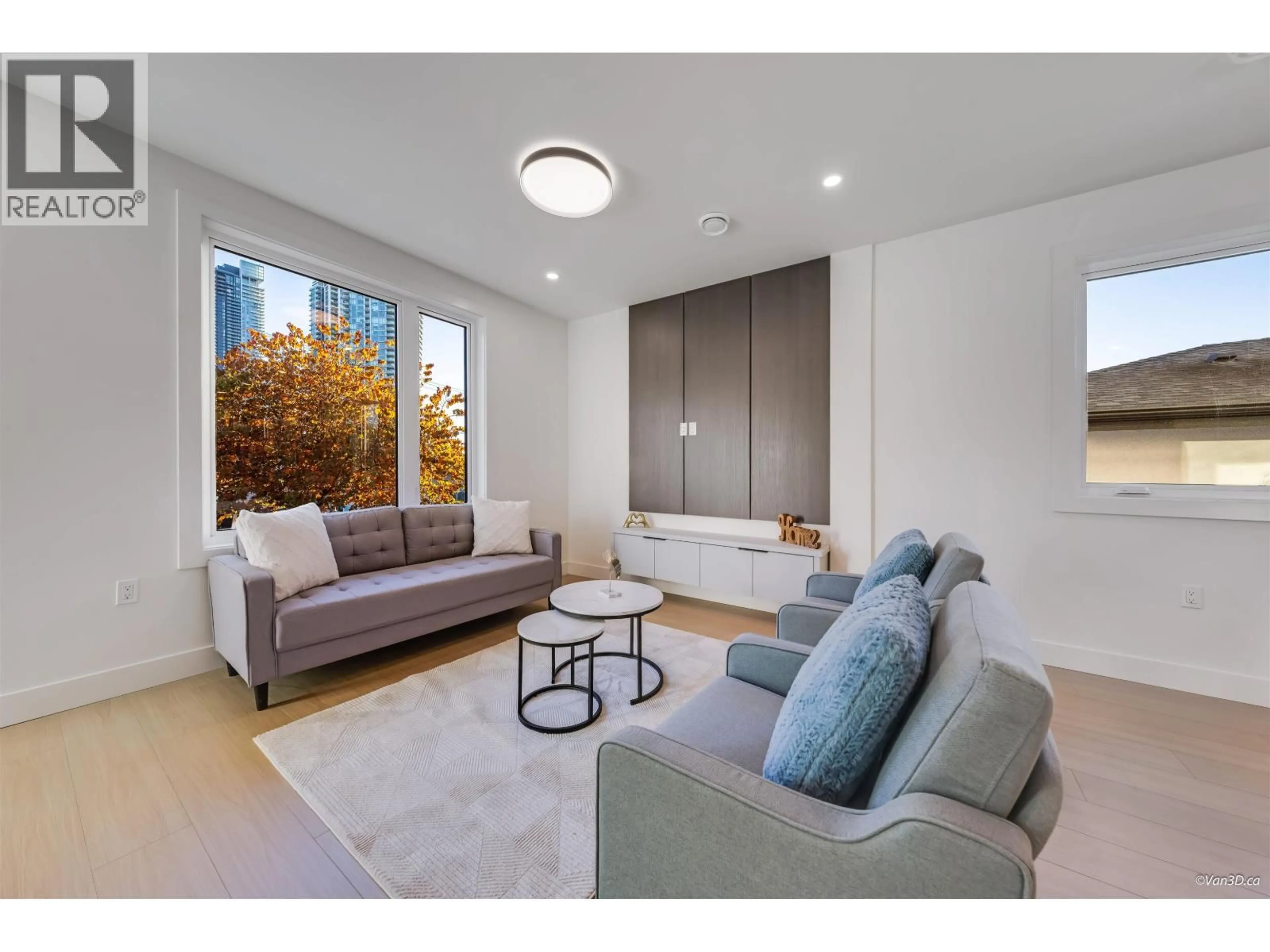 Living room with furniture, unknown for 1 - 4211 GRAVELEY STREET, Burnaby British Columbia V5C3T7