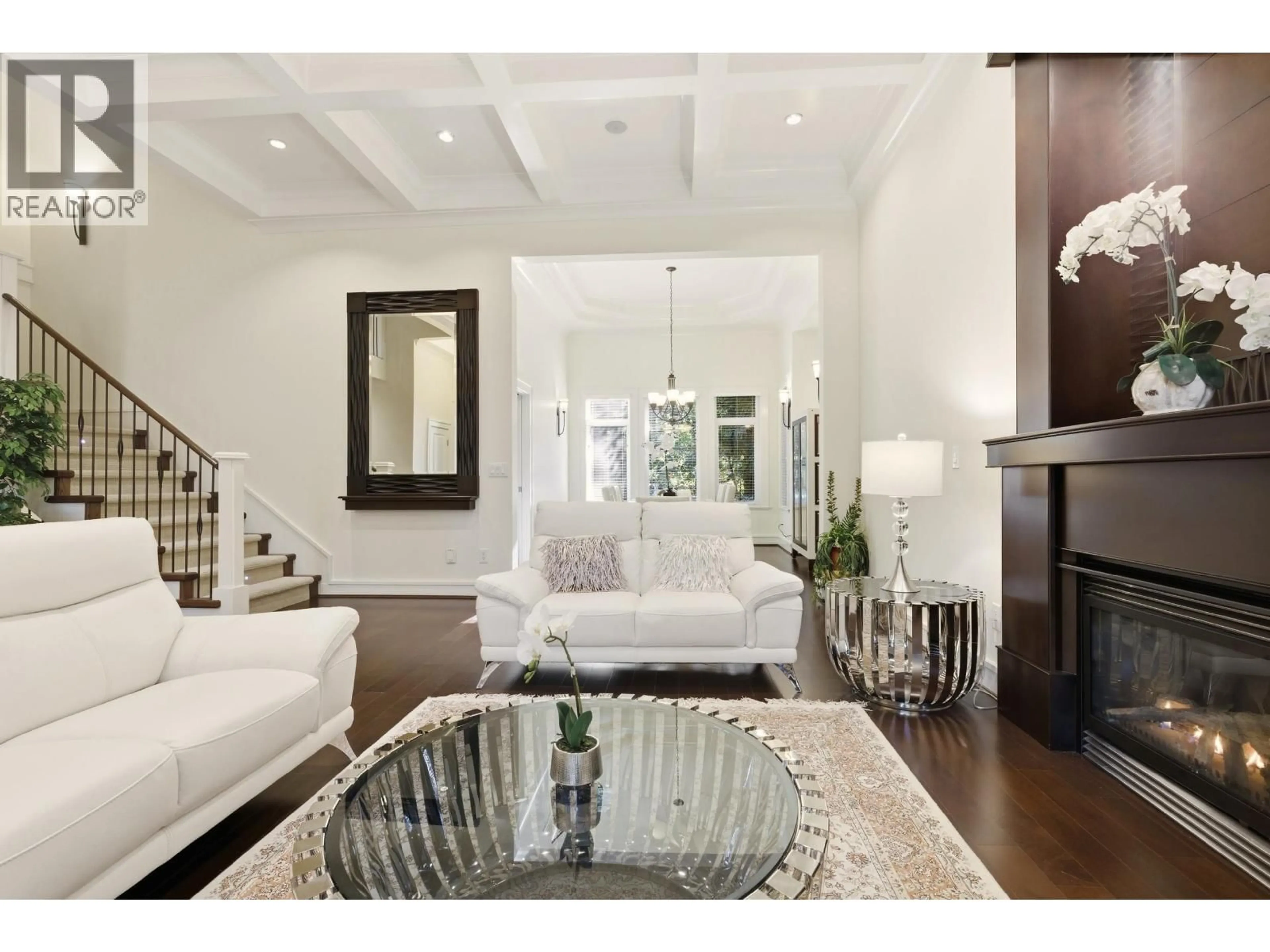 Living room with furniture, unknown for 1017 CANYON BOULEVARD, North Vancouver British Columbia V7R2K3