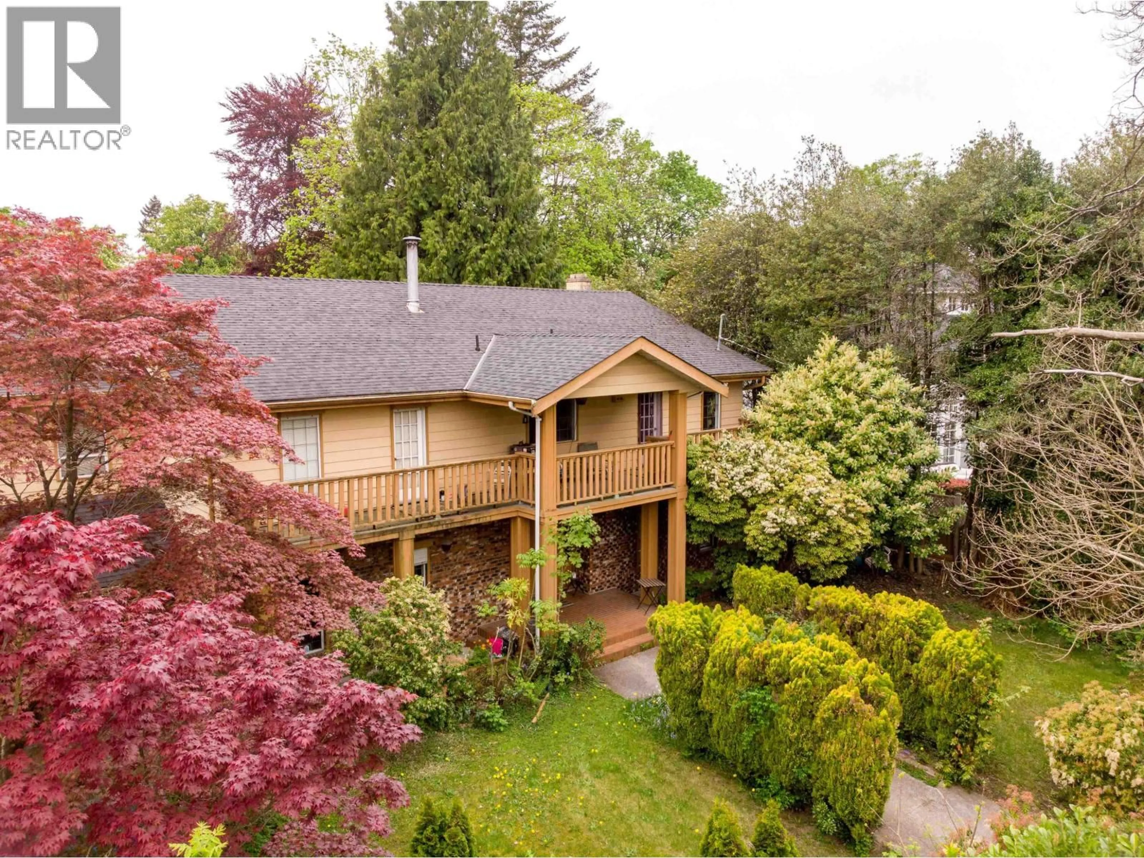 A pic from outside/outdoor area/front of a property/back of a property/a pic from drone, unknown for 1020 WOLFE AVENUE, Vancouver British Columbia V6H1V7