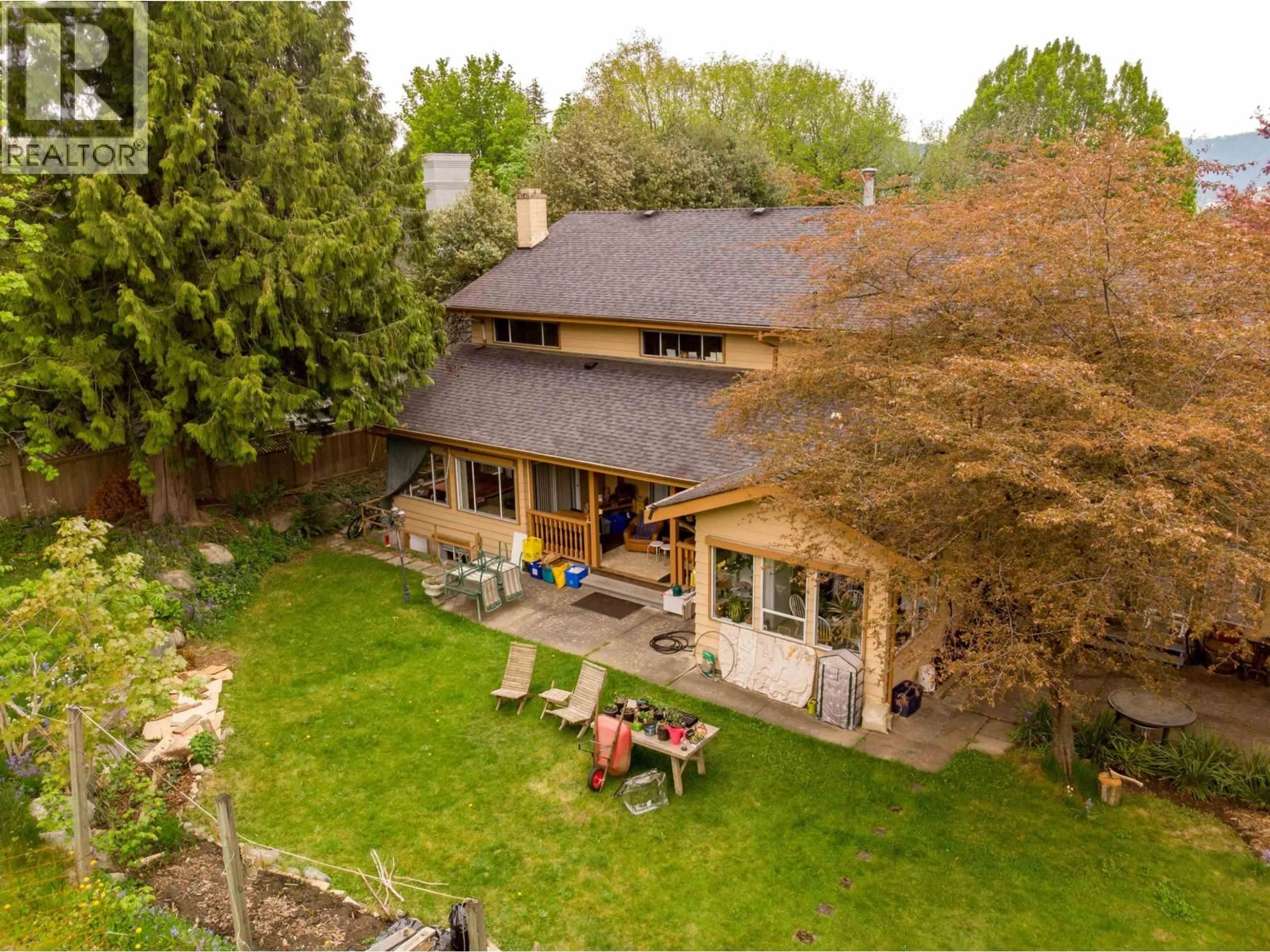 A pic from outside/outdoor area/front of a property/back of a property/a pic from drone, unknown for 1020 WOLFE AVENUE, Vancouver British Columbia V6H1V7