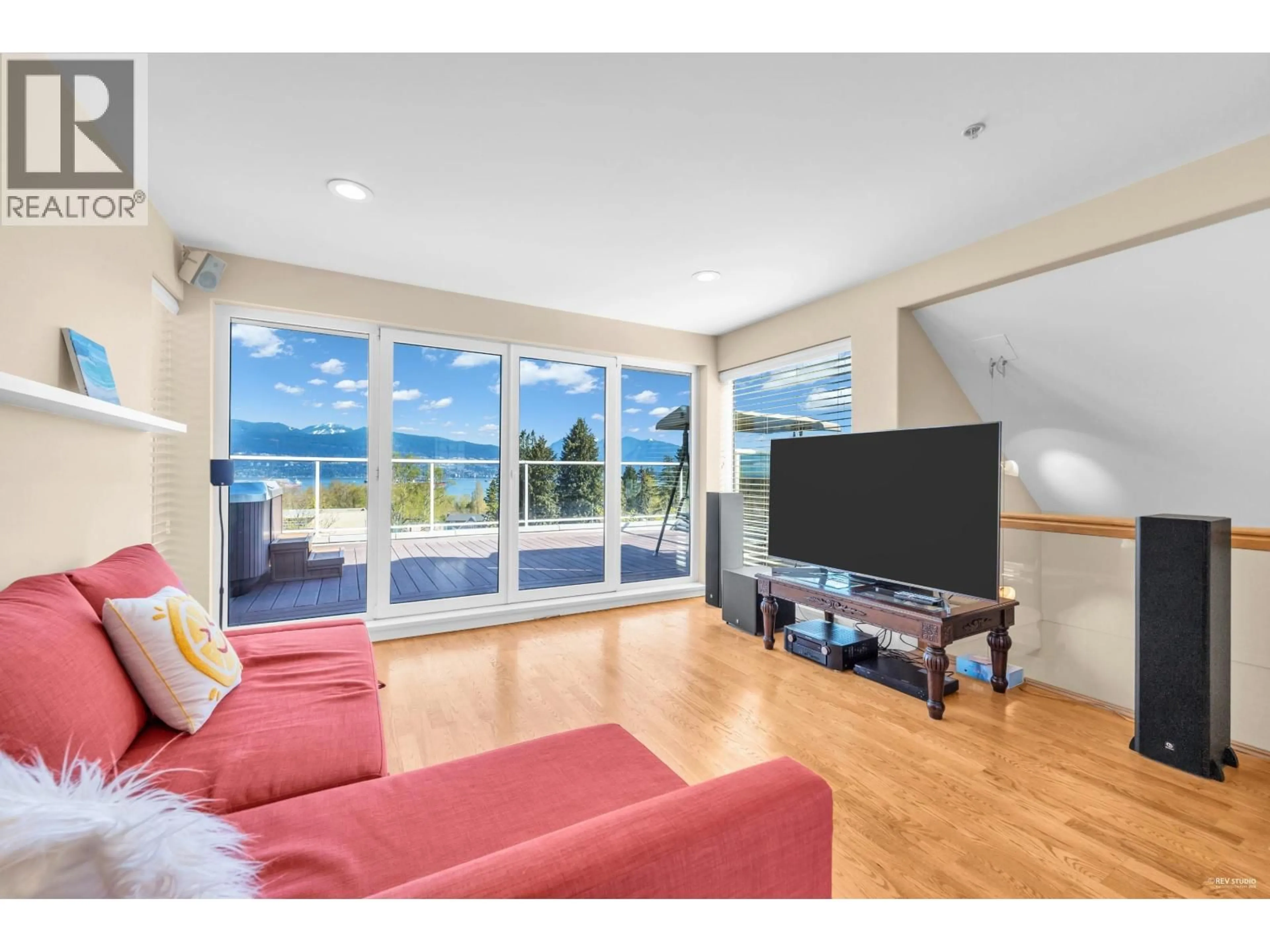 Unknown for 4060 W 10TH AVENUE, Vancouver British Columbia V6R2H1